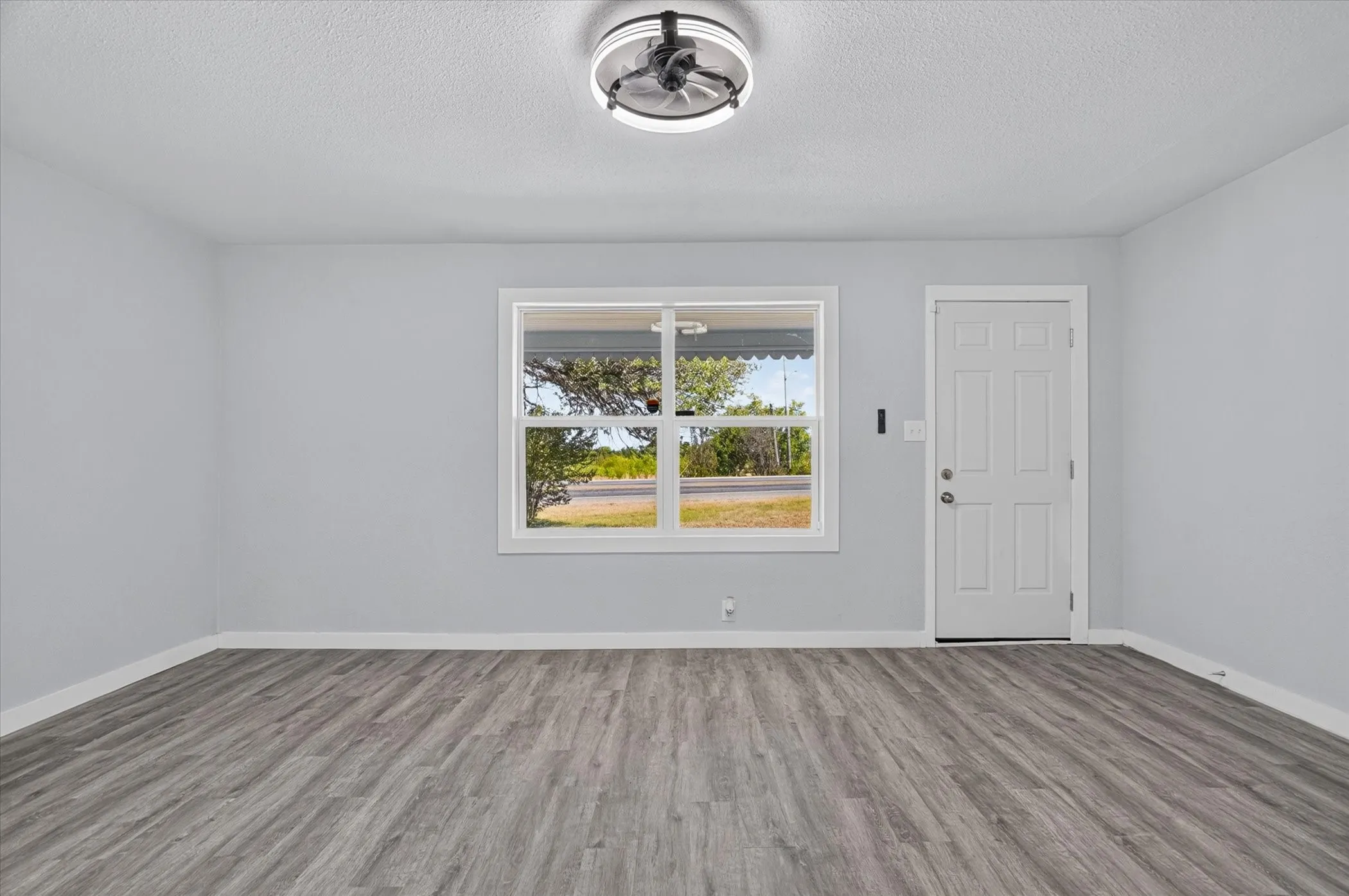 Single Family Residence For Sale in Jack County , 1225 W Belknap Street, Jacksboro, Texas 76458, 3 Bedroom, 2 Bathroom, Garage spaces, 1,849 Sqft, built in 1980, mls#21367965, Real Estate Agent in Jacksboro, Homes For Sale in Jack county, Homes For Sale in Jacksboro, Realtor in Jacksboro Texas, Real Estate Brokerage Independent Realty Texas, Luminita Cordes Realtor