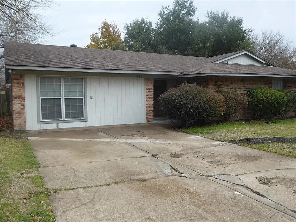 Single Family Residence For Sale in Dallas County , 428 Birchwood Circle, Mesquite, Texas 75149, 4 Bedroom, 2 Bathroom, Garage spaces, 1,574 Sqft, built in 1968, mls#21372834, Real Estate Agent in Mesquite, Homes For Sale in Dallas county, Homes For Sale in Mesquite, Realtor in Mesquite Texas, Real Estate Brokerage Independent Realty Texas, Luminita Cordes Realtor