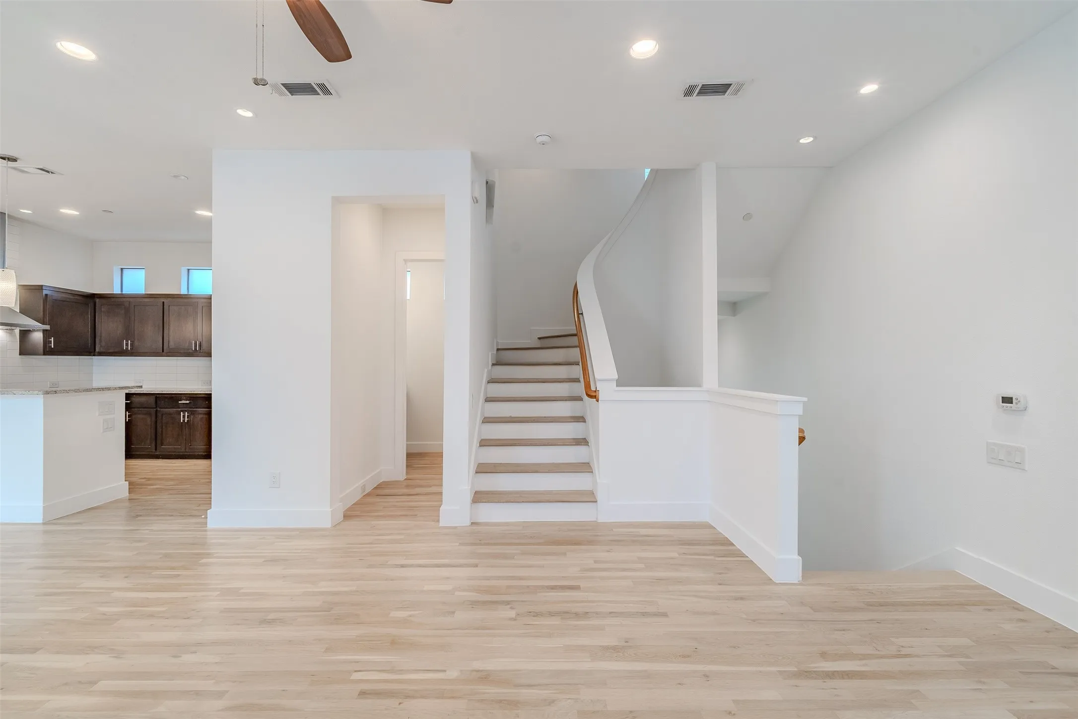 Townhouse For Rent in Dallas County , 5017 Manett Street 103, Dallas, Texas 75206, 3 Bedroom, 4 Bathroom, 2 Garage spaces, 1,950 Sqft, built in 2008, mls#21368658, Real Estate Agent in Dallas, Homes For Rent in Dallas county, Homes For Rent in Dallas, Realtor in Dallas Texas, Real Estate Brokerage Independent Realty Texas, Luminita Cordes Realtor