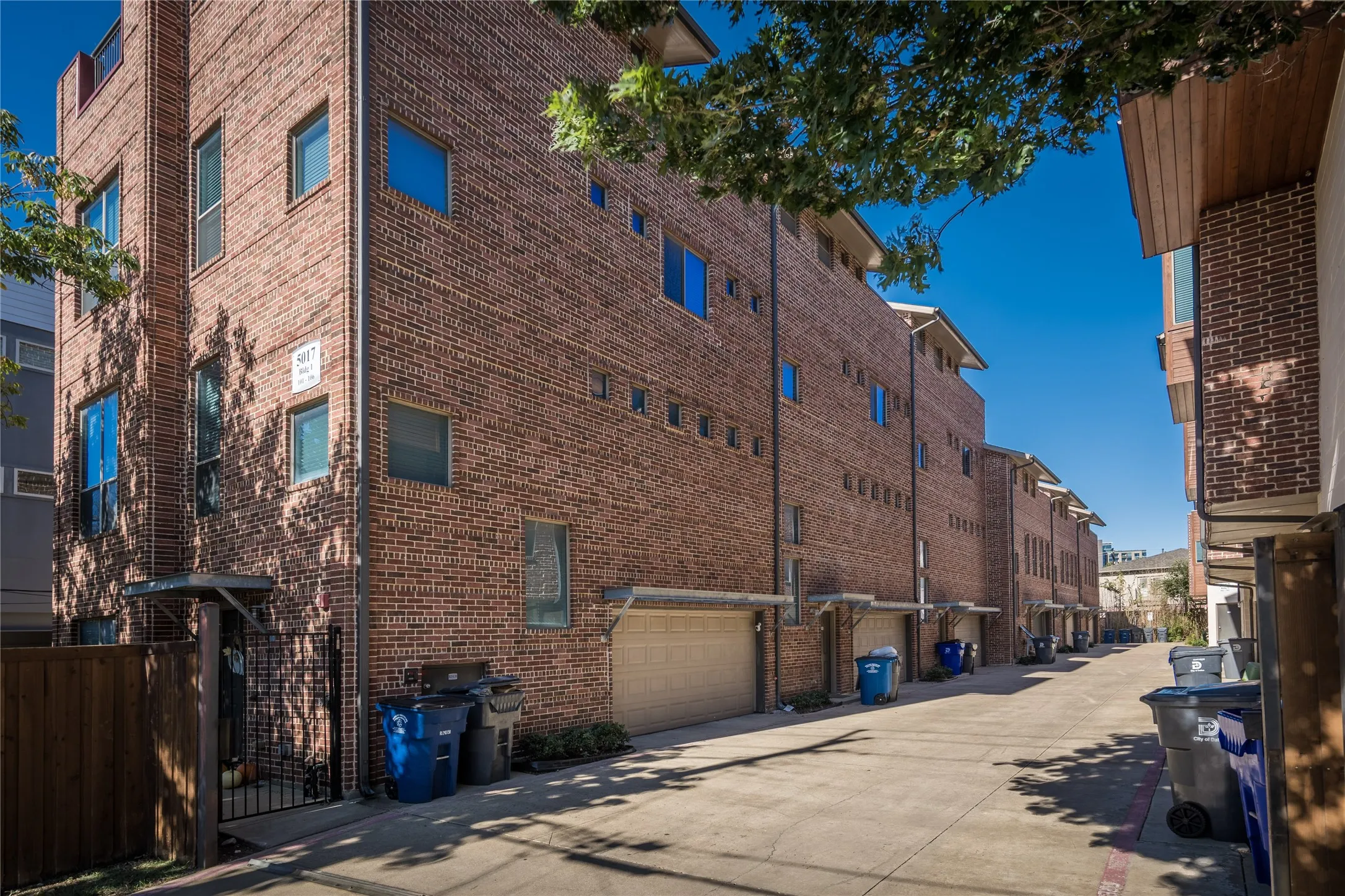 Townhouse For Rent in Dallas County , 5017 Manett Street 103, Dallas, Texas 75206, 3 Bedroom, 4 Bathroom, 2 Garage spaces, 1,950 Sqft, built in 2008, mls#21368658, Real Estate Agent in Dallas, Homes For Rent in Dallas county, Homes For Rent in Dallas, Realtor in Dallas Texas, Real Estate Brokerage Independent Realty Texas, Luminita Cordes Realtor