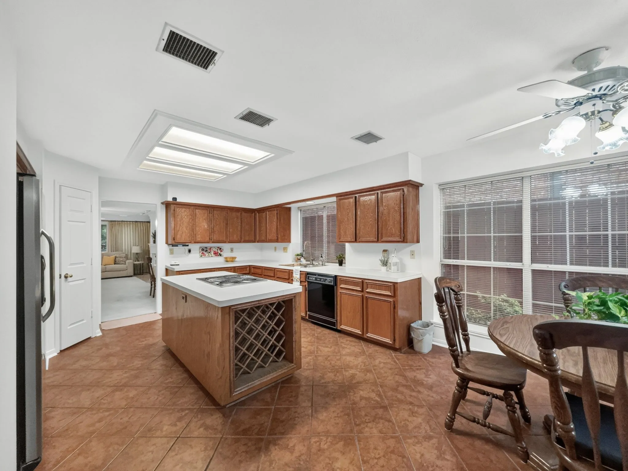Single Family Residence For Sale in Dallas County , 2116 Cannes Drive, Carrollton, Texas 75006, 4 Bedroom, 3 Bathroom, 2 Garage spaces, 3,657 Sqft, built in 1989, mls#21367382, Real Estate Agent in Carrollton, Homes For Sale in Dallas county, Homes For Sale in Carrollton, Realtor in Carrollton Texas, Real Estate Brokerage Independent Realty Texas, Luminita Cordes Realtor
