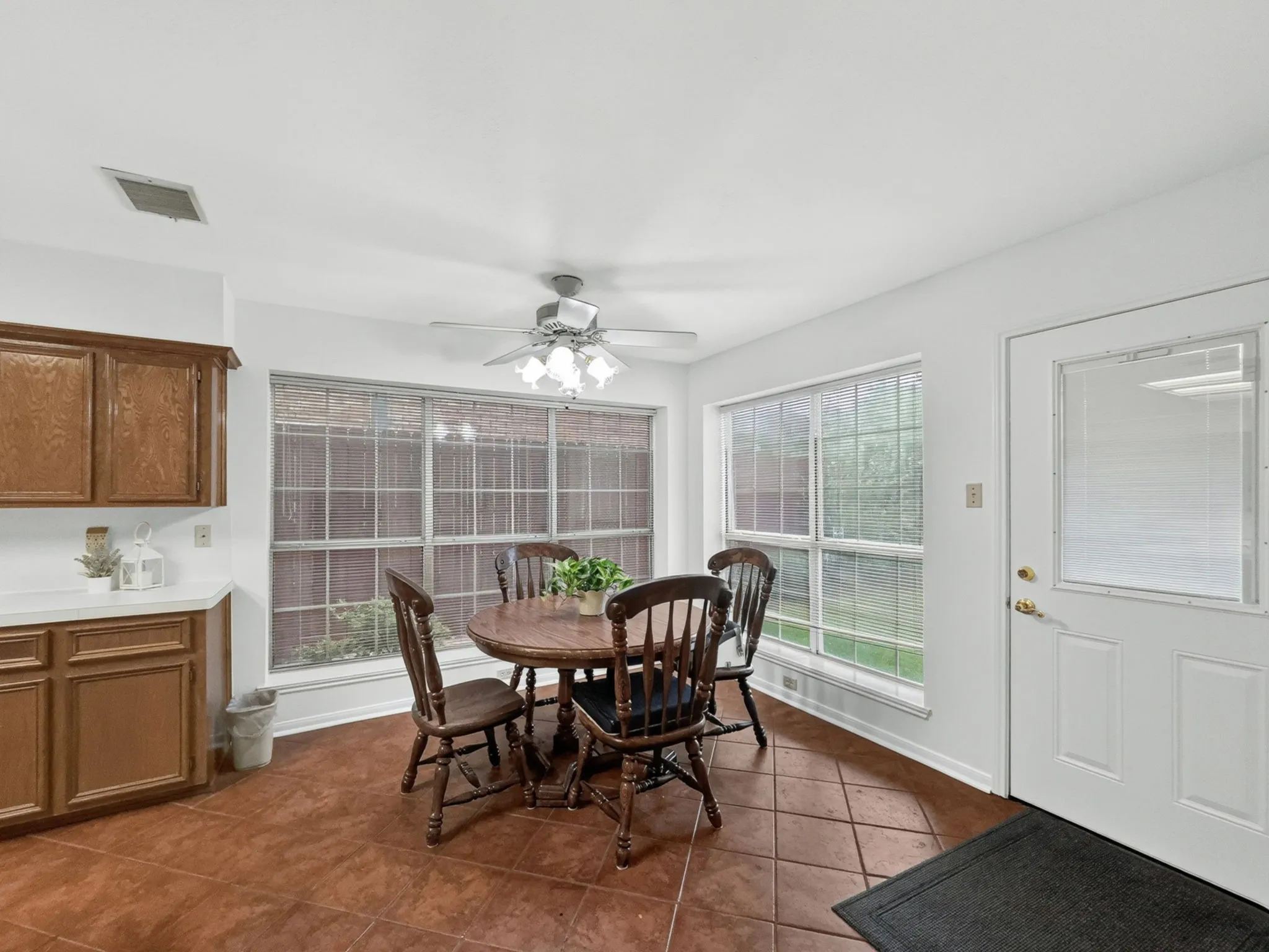 Single Family Residence For Sale in Dallas County , 2116 Cannes Drive, Carrollton, Texas 75006, 4 Bedroom, 3 Bathroom, 2 Garage spaces, 3,657 Sqft, built in 1989, mls#21367382, Real Estate Agent in Carrollton, Homes For Sale in Dallas county, Homes For Sale in Carrollton, Realtor in Carrollton Texas, Real Estate Brokerage Independent Realty Texas, Luminita Cordes Realtor
