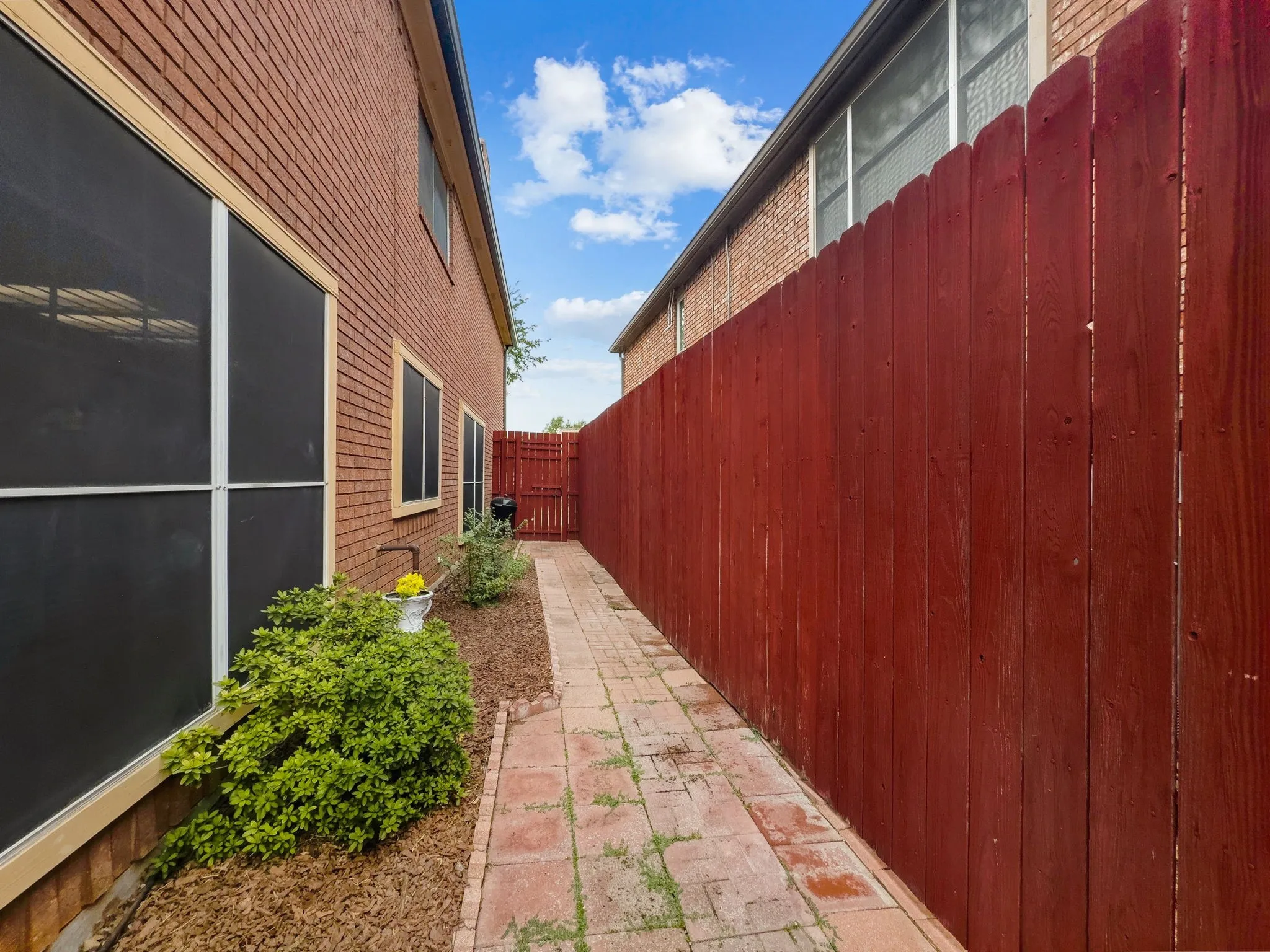 Single Family Residence For Sale in Dallas County , 2116 Cannes Drive, Carrollton, Texas 75006, 4 Bedroom, 3 Bathroom, 2 Garage spaces, 3,657 Sqft, built in 1989, mls#21367382, Real Estate Agent in Carrollton, Homes For Sale in Dallas county, Homes For Sale in Carrollton, Realtor in Carrollton Texas, Real Estate Brokerage Independent Realty Texas, Luminita Cordes Realtor