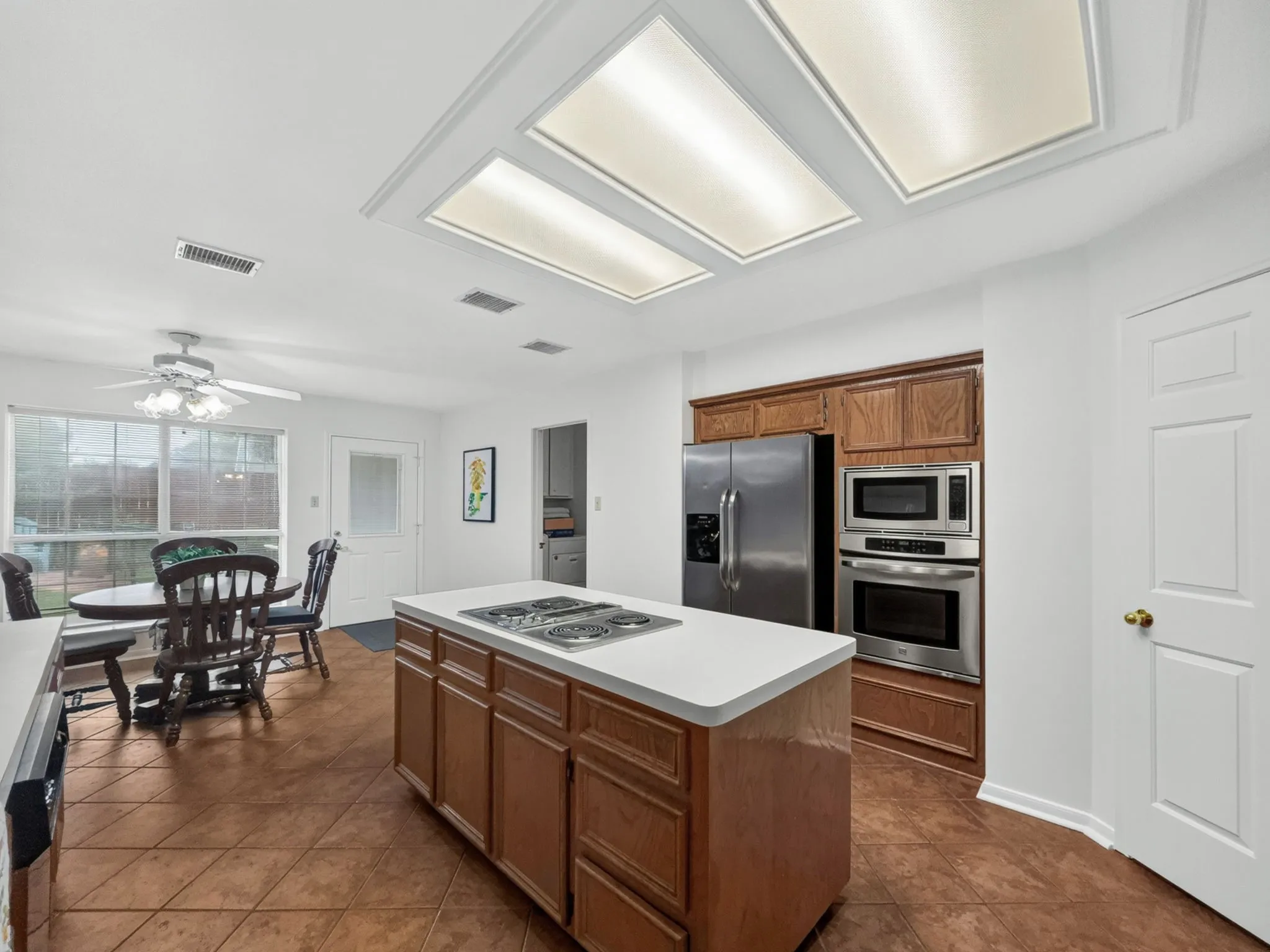 Single Family Residence For Sale in Dallas County , 2116 Cannes Drive, Carrollton, Texas 75006, 4 Bedroom, 3 Bathroom, 2 Garage spaces, 3,657 Sqft, built in 1989, mls#21367382, Real Estate Agent in Carrollton, Homes For Sale in Dallas county, Homes For Sale in Carrollton, Realtor in Carrollton Texas, Real Estate Brokerage Independent Realty Texas, Luminita Cordes Realtor