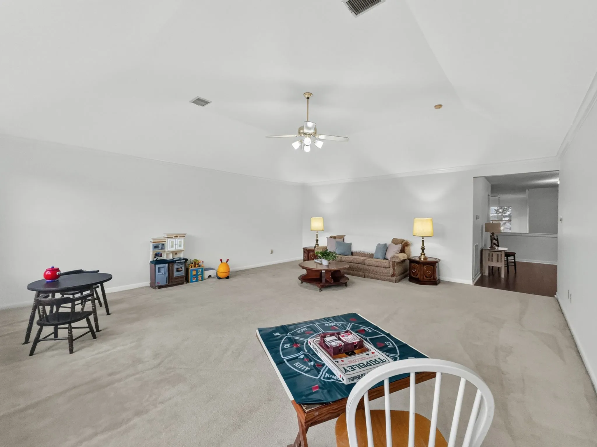 Single Family Residence For Sale in Dallas County , 2116 Cannes Drive, Carrollton, Texas 75006, 4 Bedroom, 3 Bathroom, 2 Garage spaces, 3,657 Sqft, built in 1989, mls#21367382, Real Estate Agent in Carrollton, Homes For Sale in Dallas county, Homes For Sale in Carrollton, Realtor in Carrollton Texas, Real Estate Brokerage Independent Realty Texas, Luminita Cordes Realtor