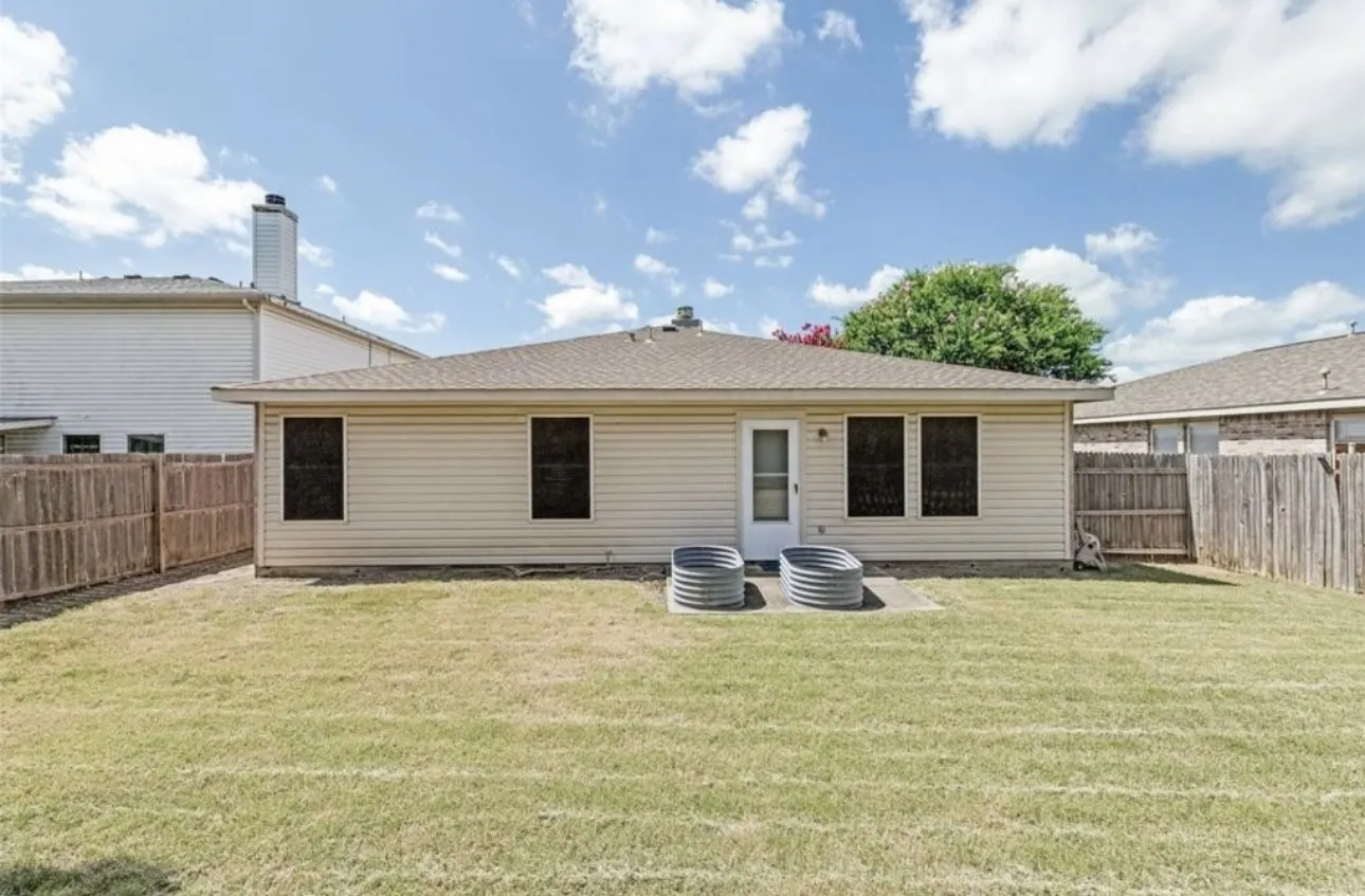 Single Family Residence For Rent in Collin County , 3118 Legend Drive, Mc Kinney, Texas 75070, 3 Bedroom, 2 Bathroom, 2 Garage spaces, 1,659 Sqft, built in 1997, mls#21372836, Real Estate Agent in Mc Kinney, Homes For Rent in Collin county, Homes For Rent in Mc Kinney, Realtor in Mc Kinney Texas, Real Estate Brokerage Independent Realty Texas, Luminita Cordes Realtor