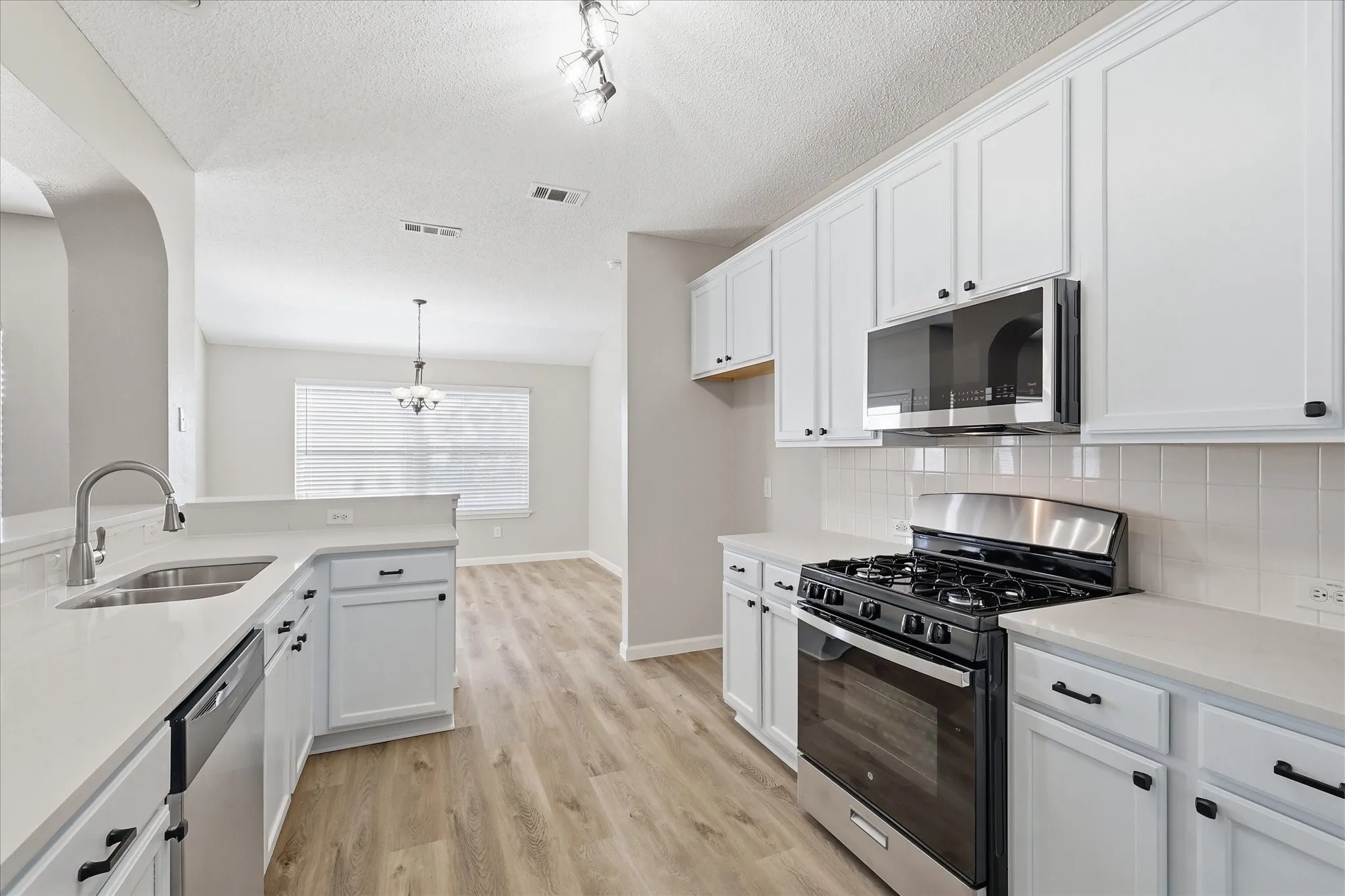 Single Family Residence For Sale in Collin County , 7202 Hillshire Lane, Sachse, Texas 75048, 3 Bedroom, 2 Bathroom, 2 Garage spaces, 1,711 Sqft, built in 2001, mls#21372615, Real Estate Agent in Sachse, Homes For Sale in Collin county, Homes For Sale in Sachse, Realtor in Sachse Texas, Real Estate Brokerage Independent Realty Texas, Luminita Cordes Realtor