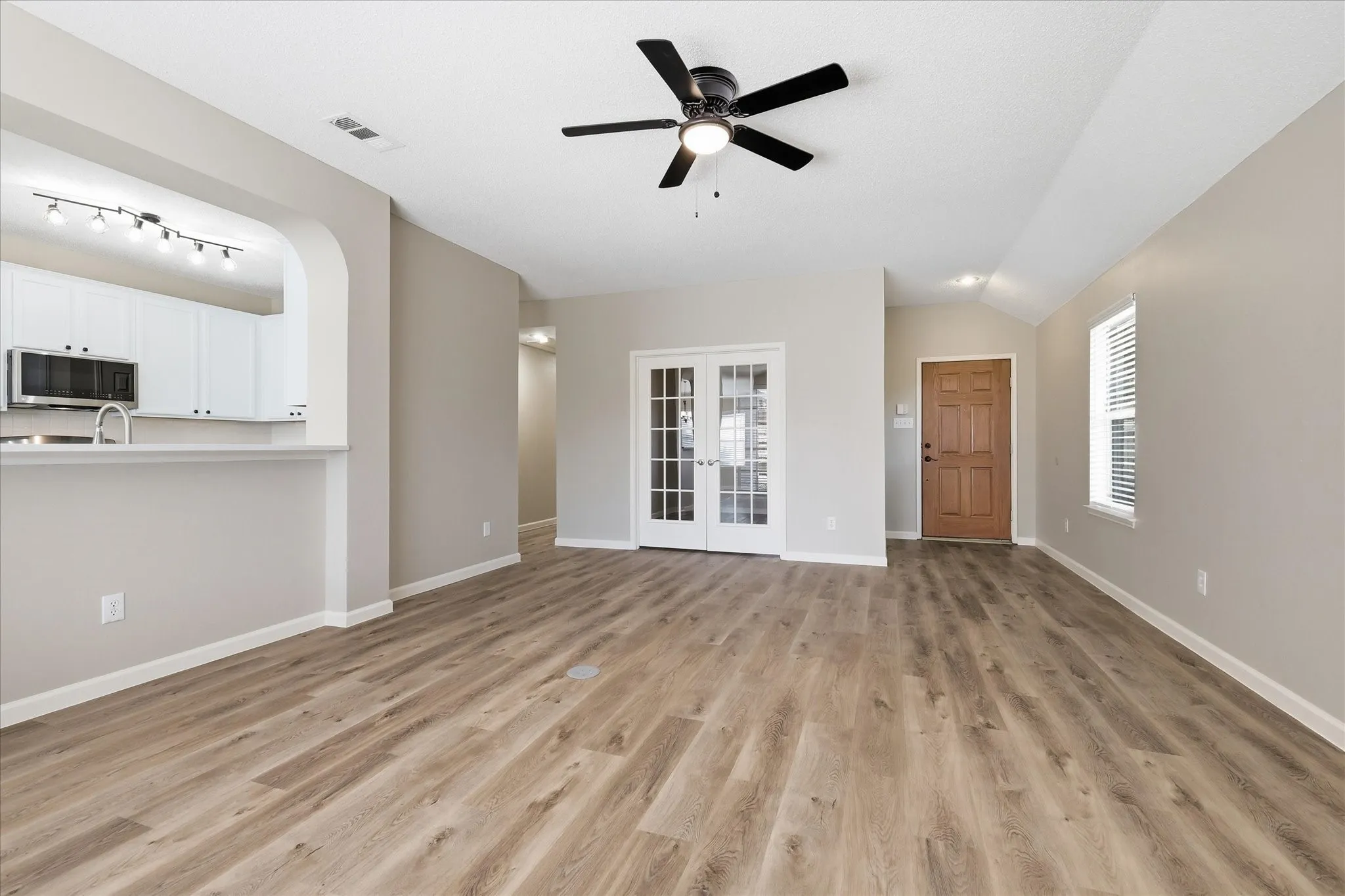 Single Family Residence For Sale in Collin County , 7202 Hillshire Lane, Sachse, Texas 75048, 3 Bedroom, 2 Bathroom, 2 Garage spaces, 1,711 Sqft, built in 2001, mls#21372615, Real Estate Agent in Sachse, Homes For Sale in Collin county, Homes For Sale in Sachse, Realtor in Sachse Texas, Real Estate Brokerage Independent Realty Texas, Luminita Cordes Realtor