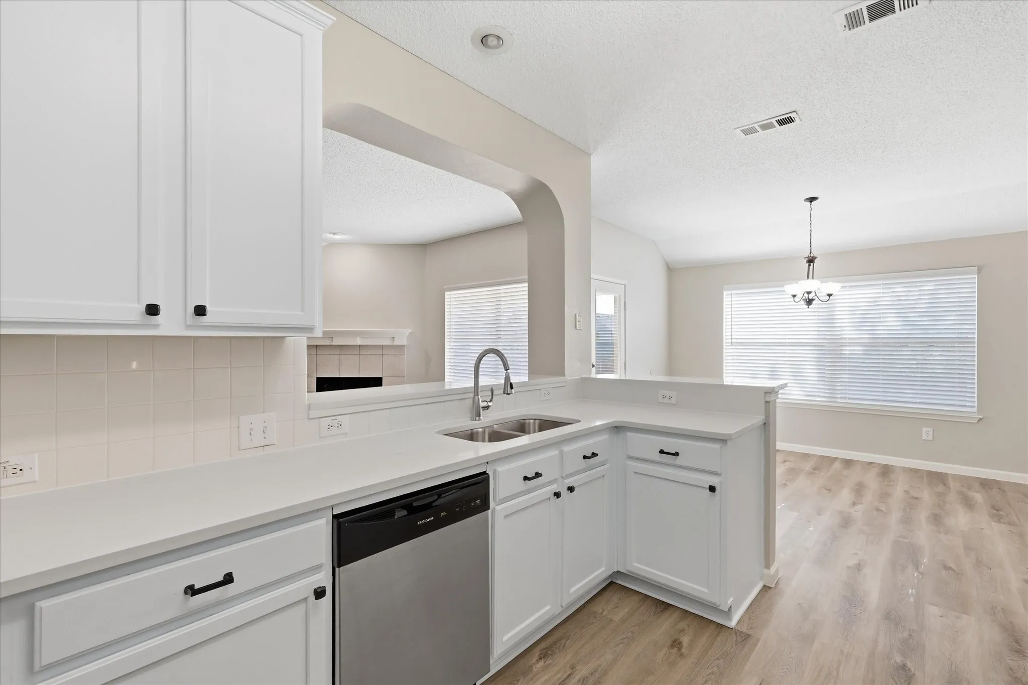 Single Family Residence For Sale in Collin County , 7202 Hillshire Lane, Sachse, Texas 75048, 3 Bedroom, 2 Bathroom, 2 Garage spaces, 1,711 Sqft, built in 2001, mls#21372615, Real Estate Agent in Sachse, Homes For Sale in Collin county, Homes For Sale in Sachse, Realtor in Sachse Texas, Real Estate Brokerage Independent Realty Texas, Luminita Cordes Realtor