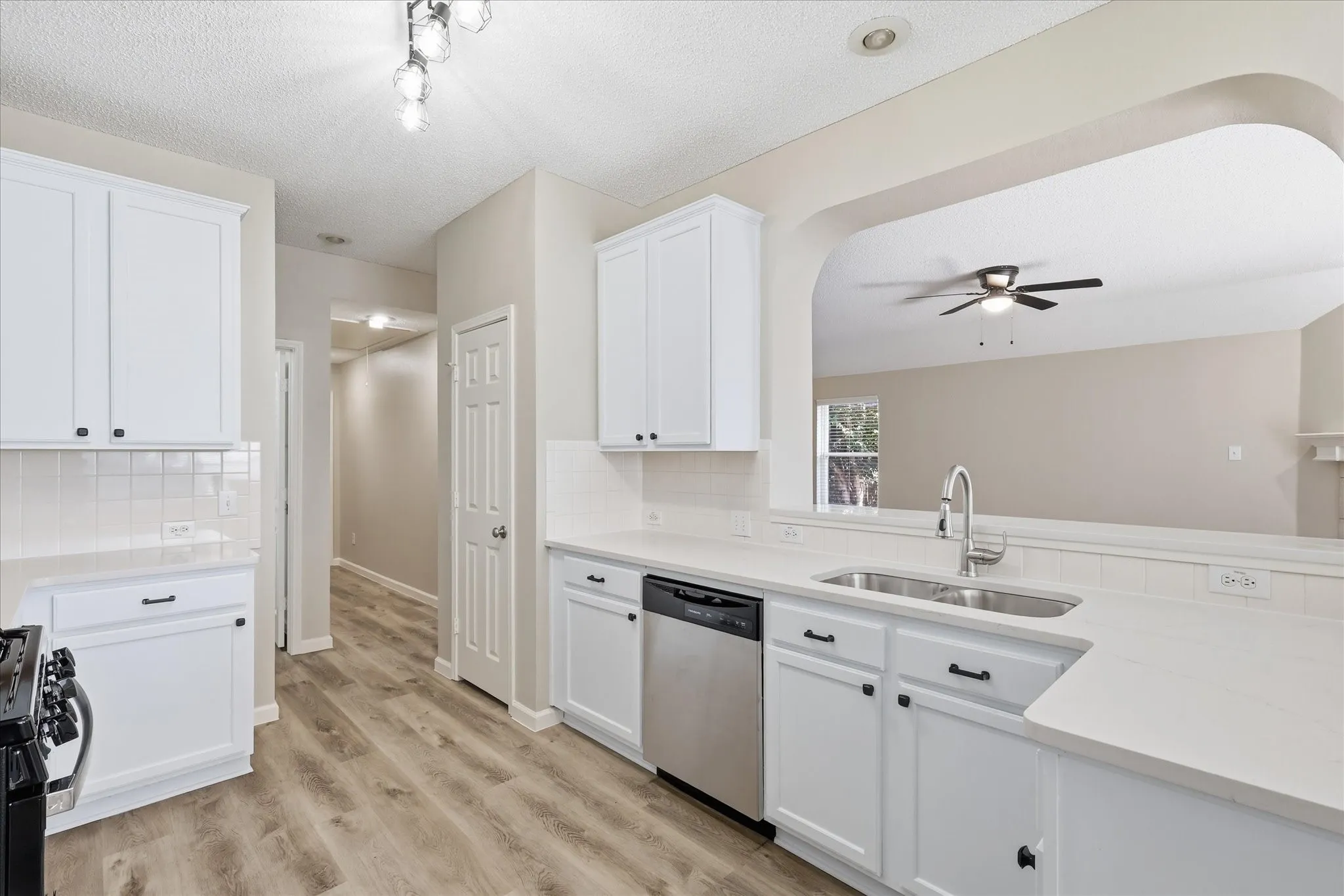 Single Family Residence For Sale in Collin County , 7202 Hillshire Lane, Sachse, Texas 75048, 3 Bedroom, 2 Bathroom, 2 Garage spaces, 1,711 Sqft, built in 2001, mls#21372615, Real Estate Agent in Sachse, Homes For Sale in Collin county, Homes For Sale in Sachse, Realtor in Sachse Texas, Real Estate Brokerage Independent Realty Texas, Luminita Cordes Realtor