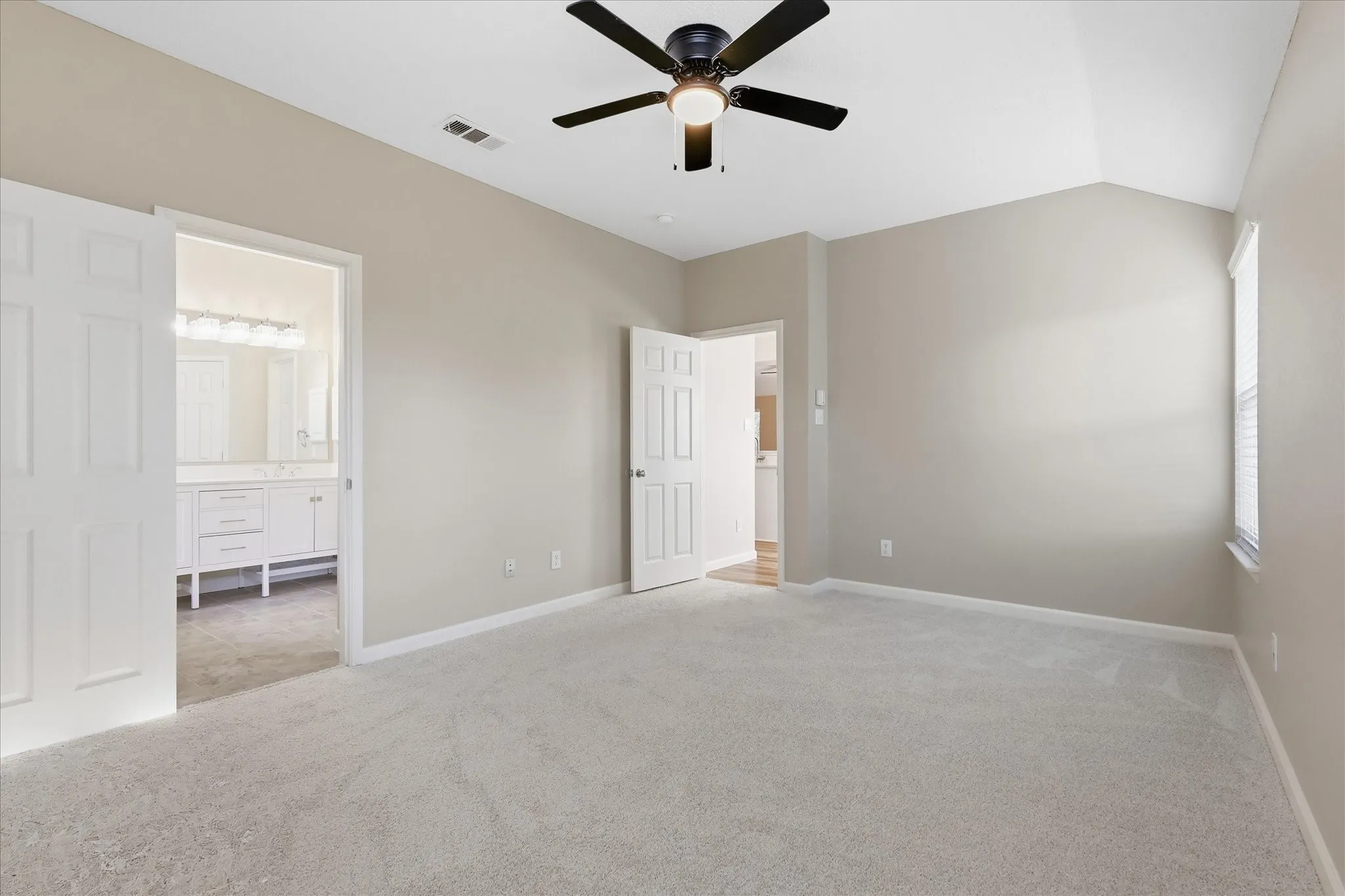 Single Family Residence For Sale in Collin County , 7202 Hillshire Lane, Sachse, Texas 75048, 3 Bedroom, 2 Bathroom, 2 Garage spaces, 1,711 Sqft, built in 2001, mls#21372615, Real Estate Agent in Sachse, Homes For Sale in Collin county, Homes For Sale in Sachse, Realtor in Sachse Texas, Real Estate Brokerage Independent Realty Texas, Luminita Cordes Realtor