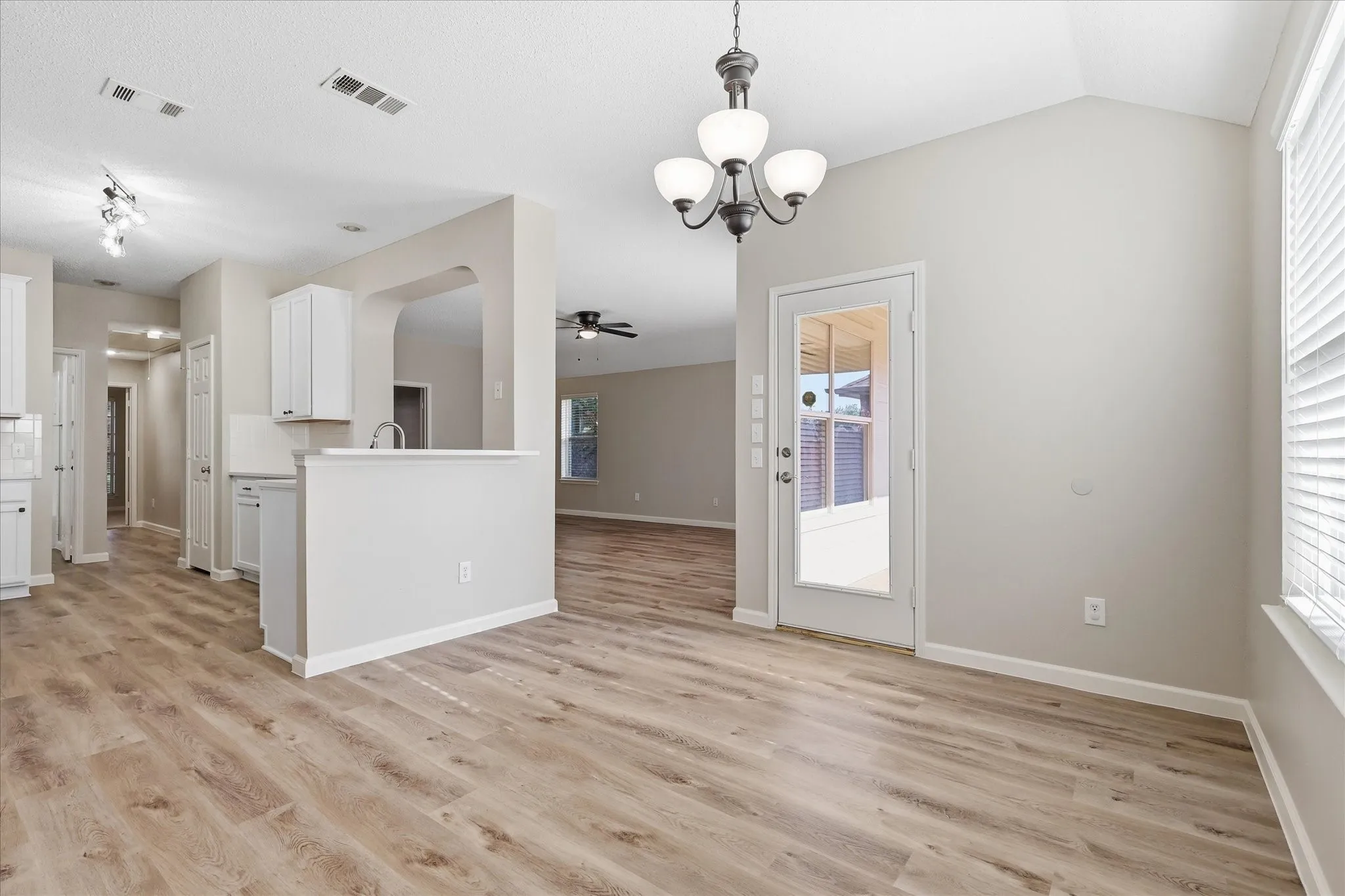Single Family Residence For Sale in Collin County , 7202 Hillshire Lane, Sachse, Texas 75048, 3 Bedroom, 2 Bathroom, 2 Garage spaces, 1,711 Sqft, built in 2001, mls#21372615, Real Estate Agent in Sachse, Homes For Sale in Collin county, Homes For Sale in Sachse, Realtor in Sachse Texas, Real Estate Brokerage Independent Realty Texas, Luminita Cordes Realtor