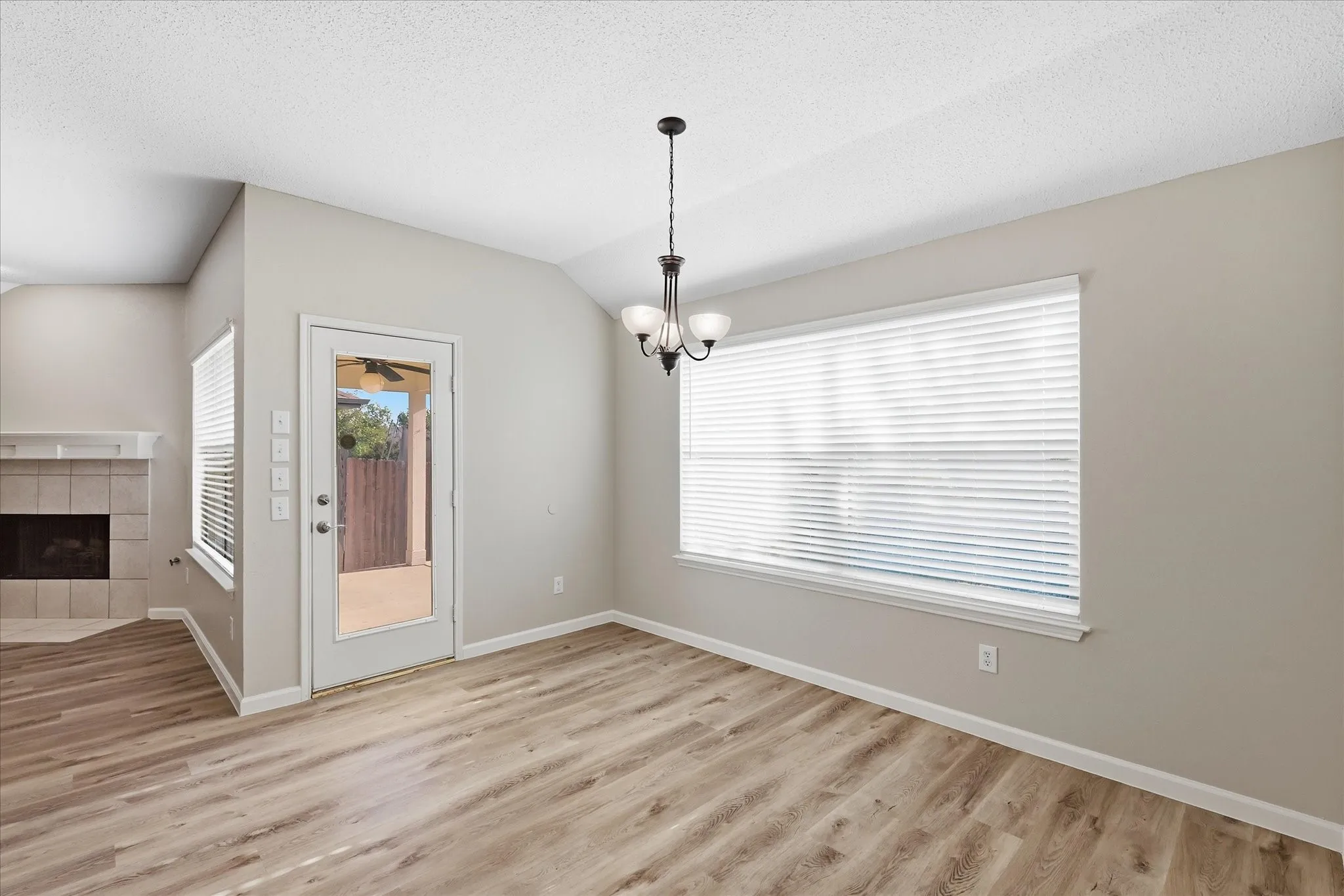 Single Family Residence For Sale in Collin County , 7202 Hillshire Lane, Sachse, Texas 75048, 3 Bedroom, 2 Bathroom, 2 Garage spaces, 1,711 Sqft, built in 2001, mls#21372615, Real Estate Agent in Sachse, Homes For Sale in Collin county, Homes For Sale in Sachse, Realtor in Sachse Texas, Real Estate Brokerage Independent Realty Texas, Luminita Cordes Realtor
