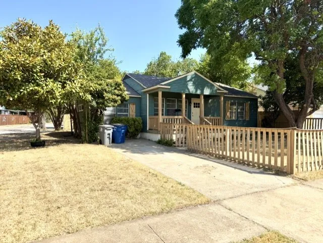 Single Family Residence For Sale in Dallas County , 2681 Texas Drive, Dallas, Texas 75211, 5 Bedroom, 2 Bathroom, Garage spaces, 1,867 Sqft, built in 1950, mls#21371955, Real Estate Agent in Dallas, Homes For Sale in Dallas county, Homes For Sale in Dallas, Realtor in Dallas Texas, Real Estate Brokerage Independent Realty Texas, Luminita Cordes Realtor
