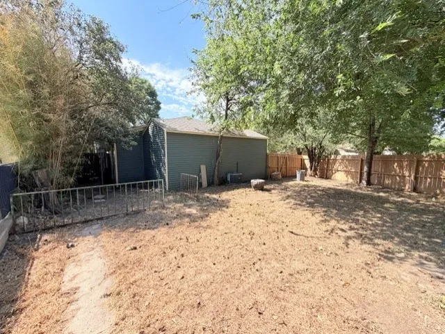 Single Family Residence For Sale in Dallas County , 2681 Texas Drive, Dallas, Texas 75211, 5 Bedroom, 2 Bathroom, Garage spaces, 1,867 Sqft, built in 1950, mls#21371955, Real Estate Agent in Dallas, Homes For Sale in Dallas county, Homes For Sale in Dallas, Realtor in Dallas Texas, Real Estate Brokerage Independent Realty Texas, Luminita Cordes Realtor
