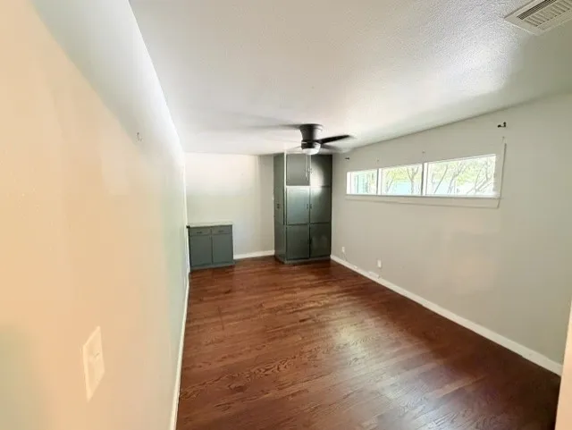 Single Family Residence For Sale in Dallas County , 2681 Texas Drive, Dallas, Texas 75211, 5 Bedroom, 2 Bathroom, Garage spaces, 1,867 Sqft, built in 1950, mls#21371955, Real Estate Agent in Dallas, Homes For Sale in Dallas county, Homes For Sale in Dallas, Realtor in Dallas Texas, Real Estate Brokerage Independent Realty Texas, Luminita Cordes Realtor