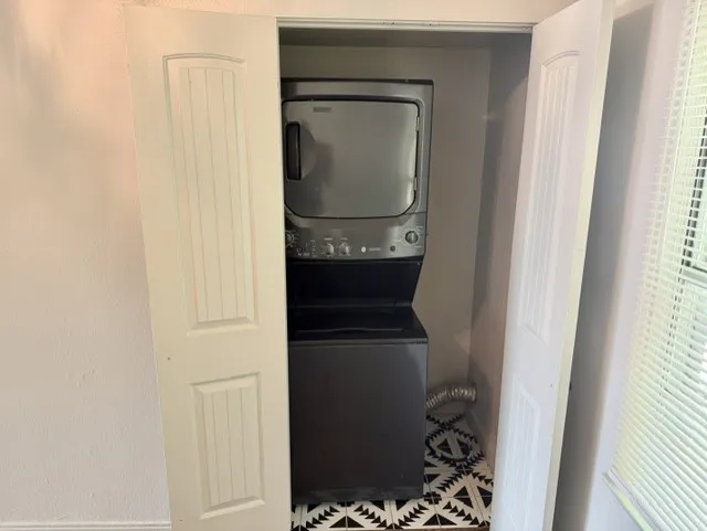 Single Family Residence For Sale in Dallas County , 2681 Texas Drive, Dallas, Texas 75211, 5 Bedroom, 2 Bathroom, Garage spaces, 1,867 Sqft, built in 1950, mls#21371955, Real Estate Agent in Dallas, Homes For Sale in Dallas county, Homes For Sale in Dallas, Realtor in Dallas Texas, Real Estate Brokerage Independent Realty Texas, Luminita Cordes Realtor