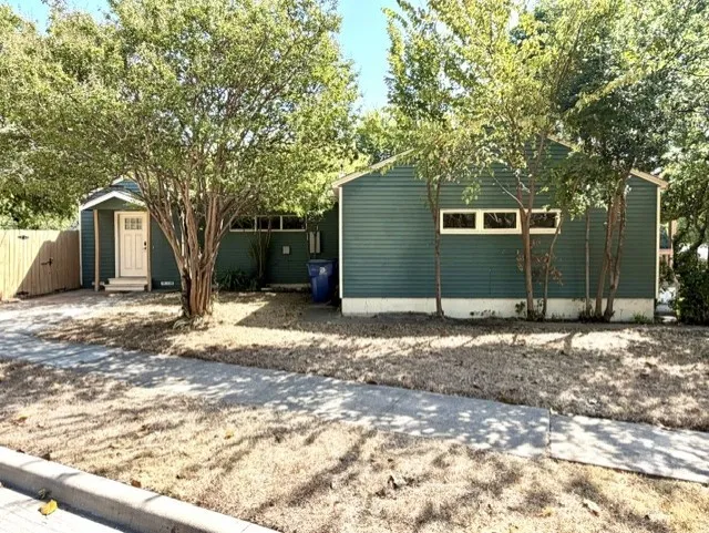Single Family Residence For Sale in Dallas County , 2681 Texas Drive, Dallas, Texas 75211, 5 Bedroom, 2 Bathroom, Garage spaces, 1,867 Sqft, built in 1950, mls#21371955, Real Estate Agent in Dallas, Homes For Sale in Dallas county, Homes For Sale in Dallas, Realtor in Dallas Texas, Real Estate Brokerage Independent Realty Texas, Luminita Cordes Realtor