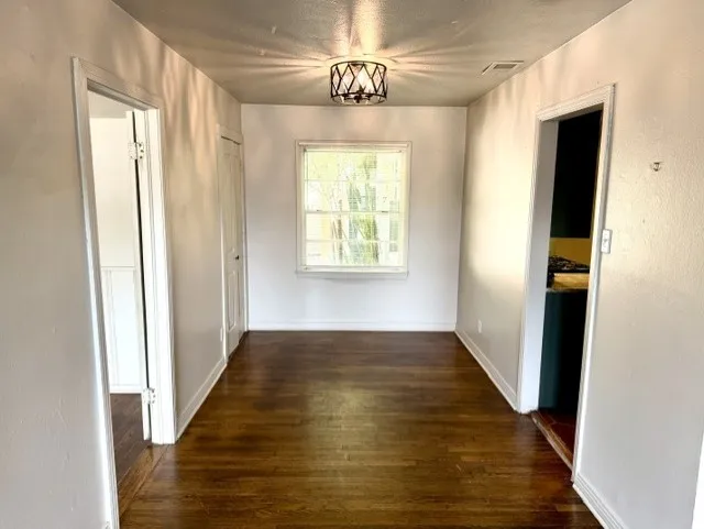 Single Family Residence For Sale in Dallas County , 2681 Texas Drive, Dallas, Texas 75211, 5 Bedroom, 2 Bathroom, Garage spaces, 1,867 Sqft, built in 1950, mls#21371955, Real Estate Agent in Dallas, Homes For Sale in Dallas county, Homes For Sale in Dallas, Realtor in Dallas Texas, Real Estate Brokerage Independent Realty Texas, Luminita Cordes Realtor