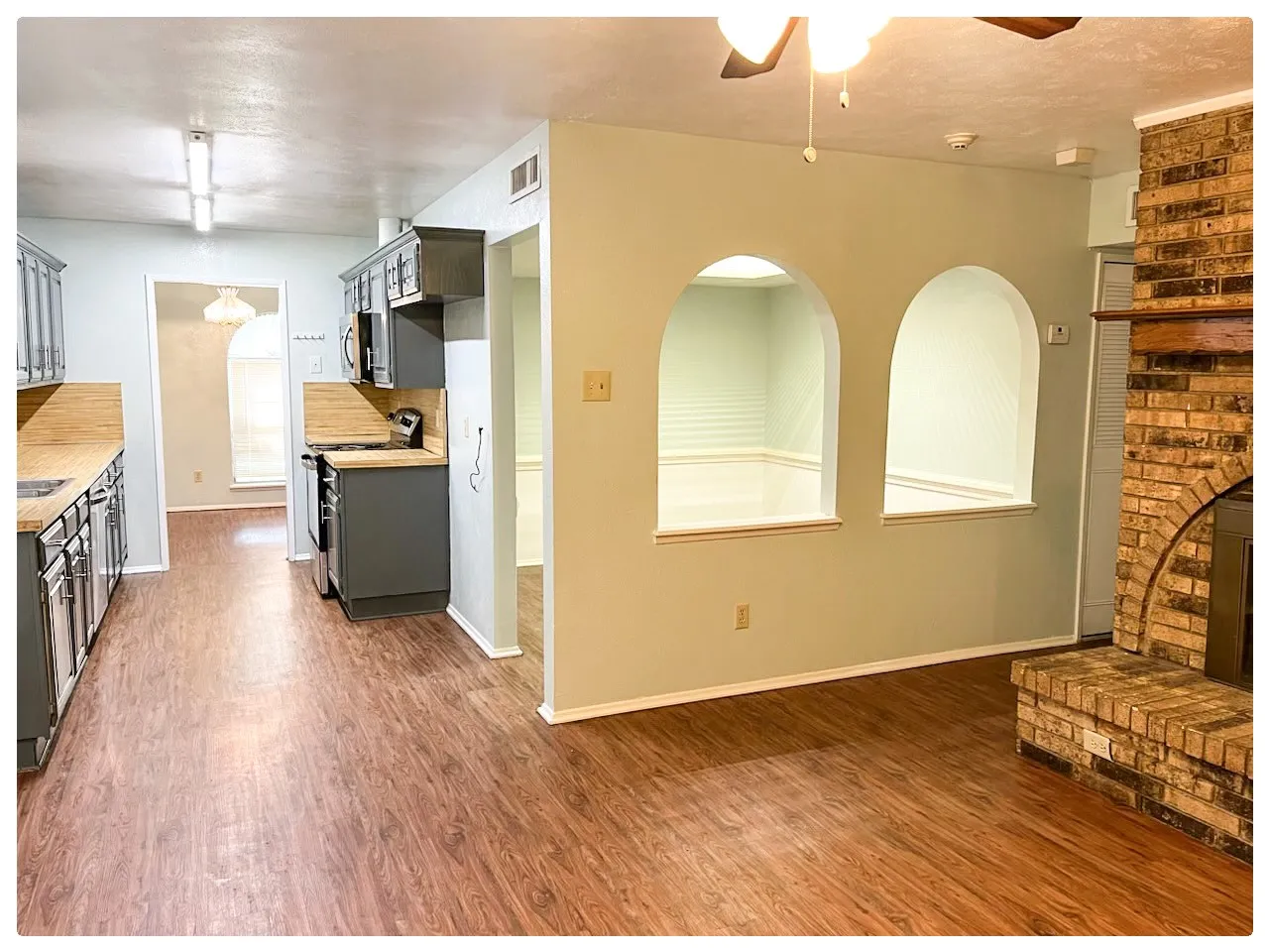 Single Family Residence For Sale in Dallas County , 2833 Emberwood Drive, Garland, Texas 75043, 3 Bedroom, 2 Bathroom, 2 Garage spaces, 1,765 Sqft, built in 1975, mls#21372667, Real Estate Agent in Garland, Homes For Sale in Dallas county, Homes For Sale in Garland, Realtor in Garland Texas, Real Estate Brokerage Independent Realty Texas, Luminita Cordes Realtor