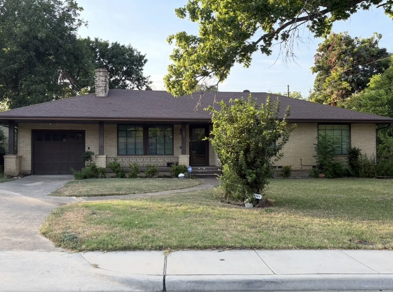 Single Family Residence For Sale in Dallas County , 1581 Harbor Road, Dallas, Texas 75216, 3 Bedroom, 2 Bathroom, 1 Garage spaces, 1,805 Sqft, built in 1949, mls#21372723, Real Estate Agent in Dallas, Homes For Sale in Dallas county, Homes For Sale in Dallas, Realtor in Dallas Texas, Real Estate Brokerage Independent Realty Texas, Luminita Cordes Realtor