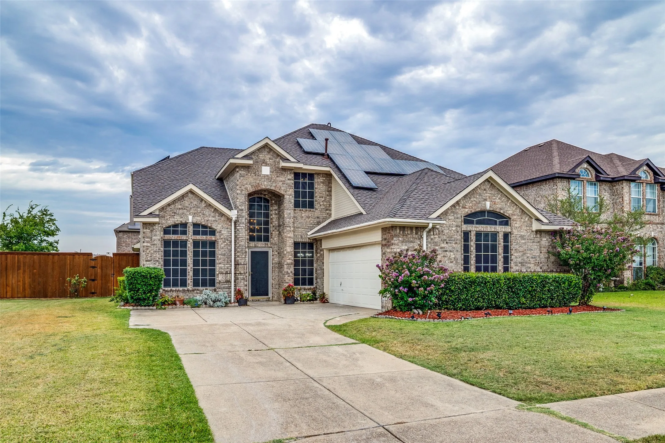 Single Family Residence For Sale in Collin County , 7207 Canary Lane, Sachse, Texas 75048, 5 Bedroom, 3 Bathroom, 2 Garage spaces, 3,108 Sqft, built in 2001, mls#21372680, Real Estate Agent in Sachse, Homes For Sale in Collin county, Homes For Sale in Sachse, Realtor in Sachse Texas, Real Estate Brokerage Independent Realty Texas, Luminita Cordes Realtor