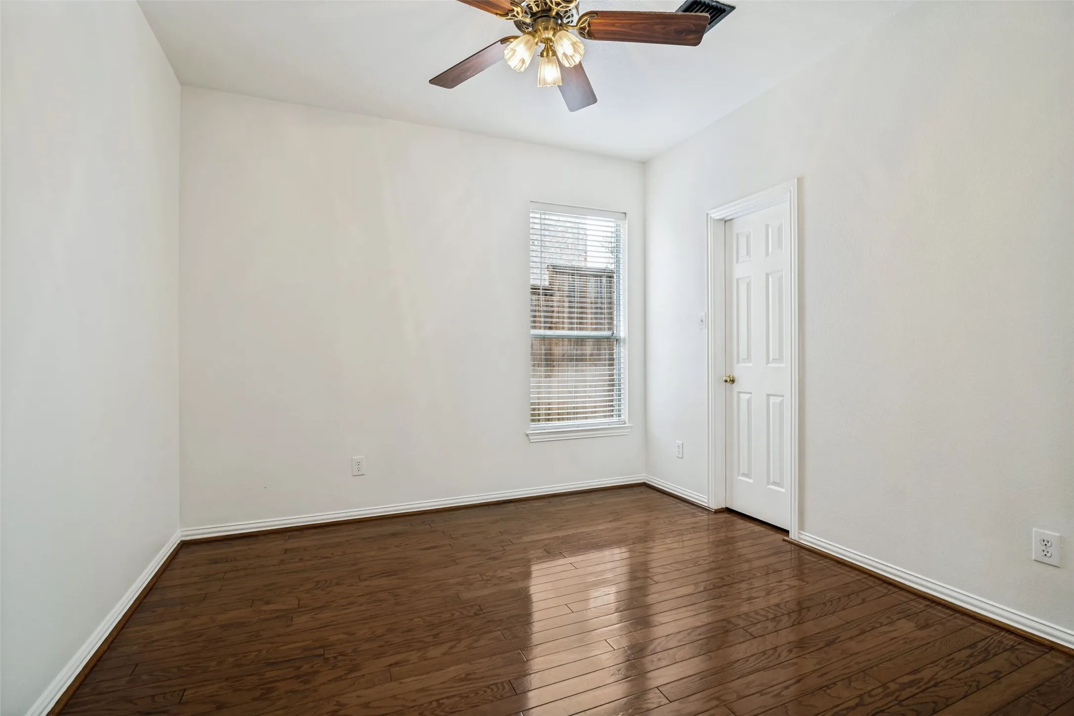 Downstairs 2nd bedroom or "mother-in-law suite", split from master with full bathroom next door. Hardwood flooring, ceiling fan with integrated lighting, fresh paint.