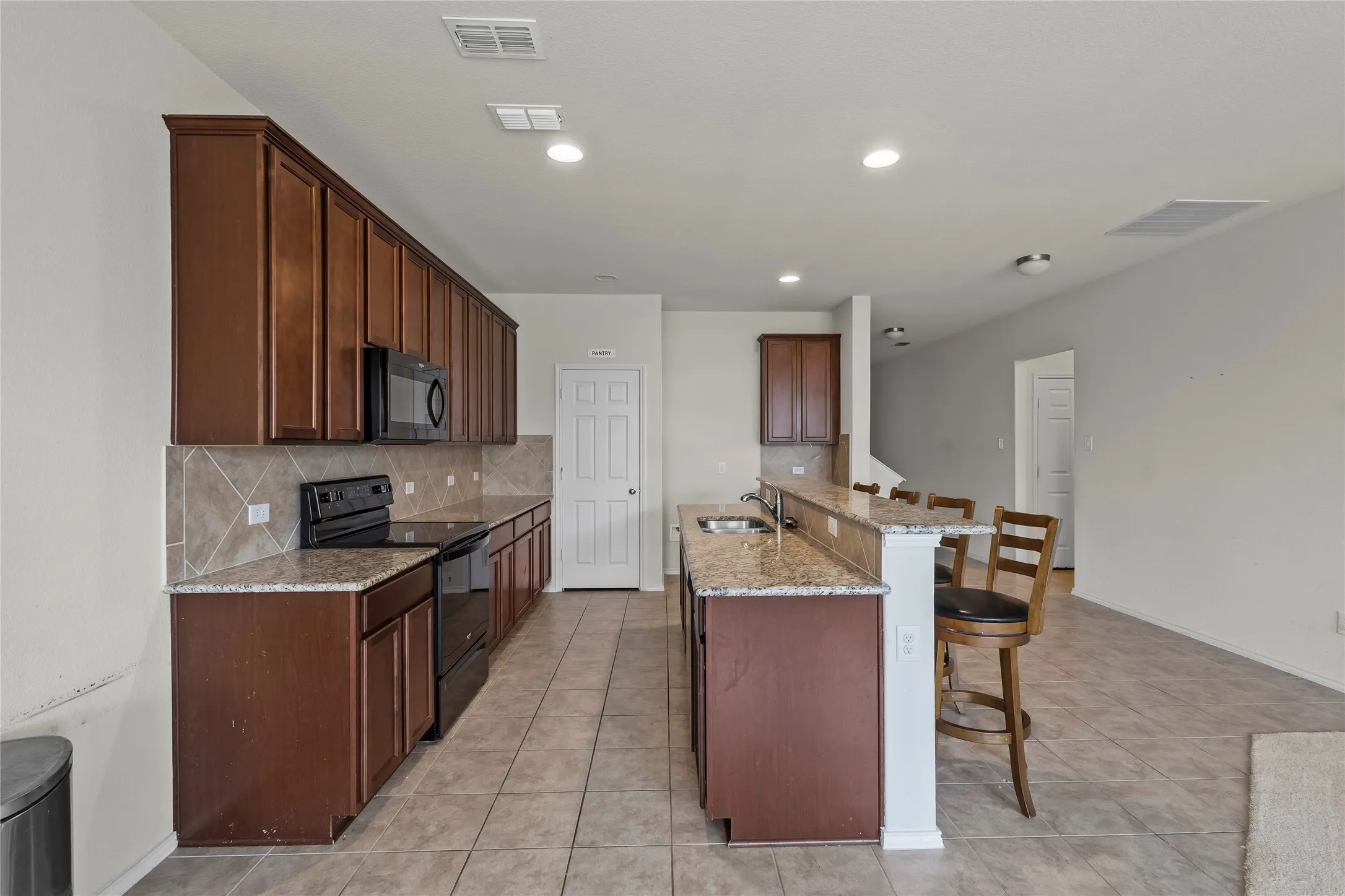 Single Family Residence For Sale in Kaufman County , 1009 Norias Drive, Forney, Texas 75126, 4 Bedroom, 3 Bathroom, 2 Garage spaces, 2,485 Sqft, built in 2019, mls#21349645, Real Estate Agent in Forney, Homes For Sale in Kaufman county, Homes For Sale in Forney, Realtor in Forney Texas, Real Estate Brokerage Independent Realty Texas, Luminita Cordes Realtor