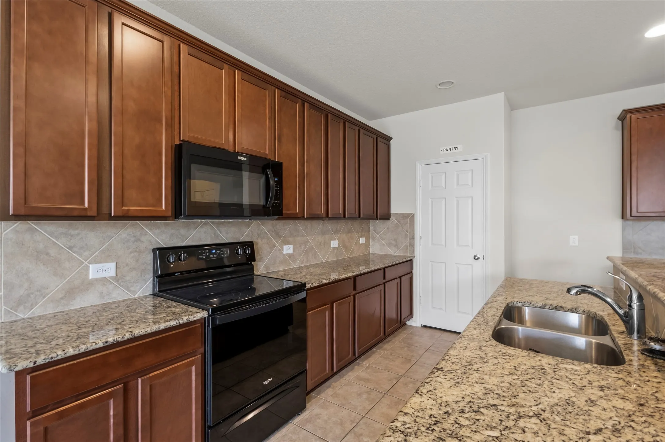 Single Family Residence For Sale in Kaufman County , 1009 Norias Drive, Forney, Texas 75126, 4 Bedroom, 3 Bathroom, 2 Garage spaces, 2,485 Sqft, built in 2019, mls#21349645, Real Estate Agent in Forney, Homes For Sale in Kaufman county, Homes For Sale in Forney, Realtor in Forney Texas, Real Estate Brokerage Independent Realty Texas, Luminita Cordes Realtor
