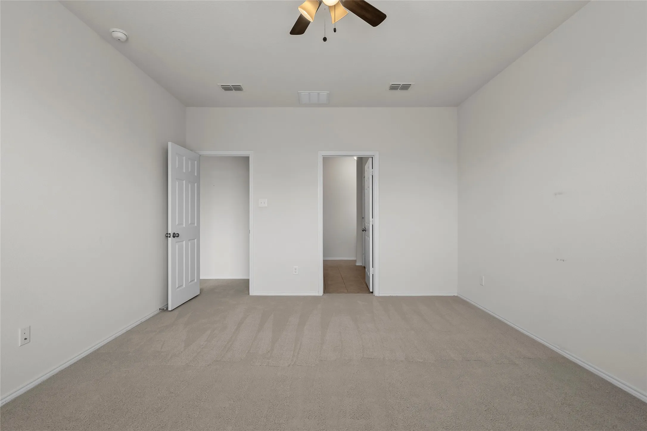 Single Family Residence For Sale in Kaufman County , 1009 Norias Drive, Forney, Texas 75126, 4 Bedroom, 3 Bathroom, 2 Garage spaces, 2,485 Sqft, built in 2019, mls#21349645, Real Estate Agent in Forney, Homes For Sale in Kaufman county, Homes For Sale in Forney, Realtor in Forney Texas, Real Estate Brokerage Independent Realty Texas, Luminita Cordes Realtor