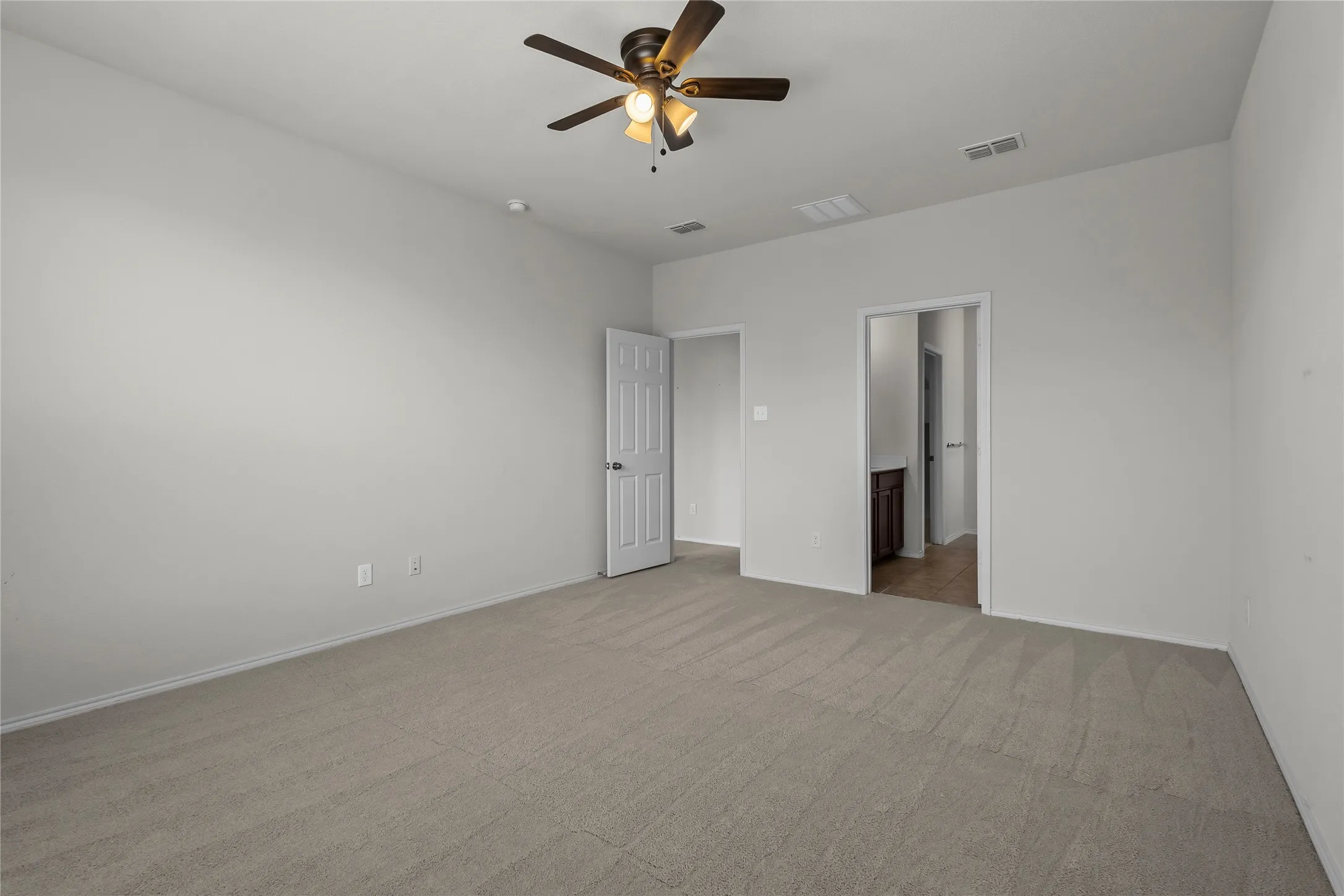 Single Family Residence For Sale in Kaufman County , 1009 Norias Drive, Forney, Texas 75126, 4 Bedroom, 3 Bathroom, 2 Garage spaces, 2,485 Sqft, built in 2019, mls#21349645, Real Estate Agent in Forney, Homes For Sale in Kaufman county, Homes For Sale in Forney, Realtor in Forney Texas, Real Estate Brokerage Independent Realty Texas, Luminita Cordes Realtor