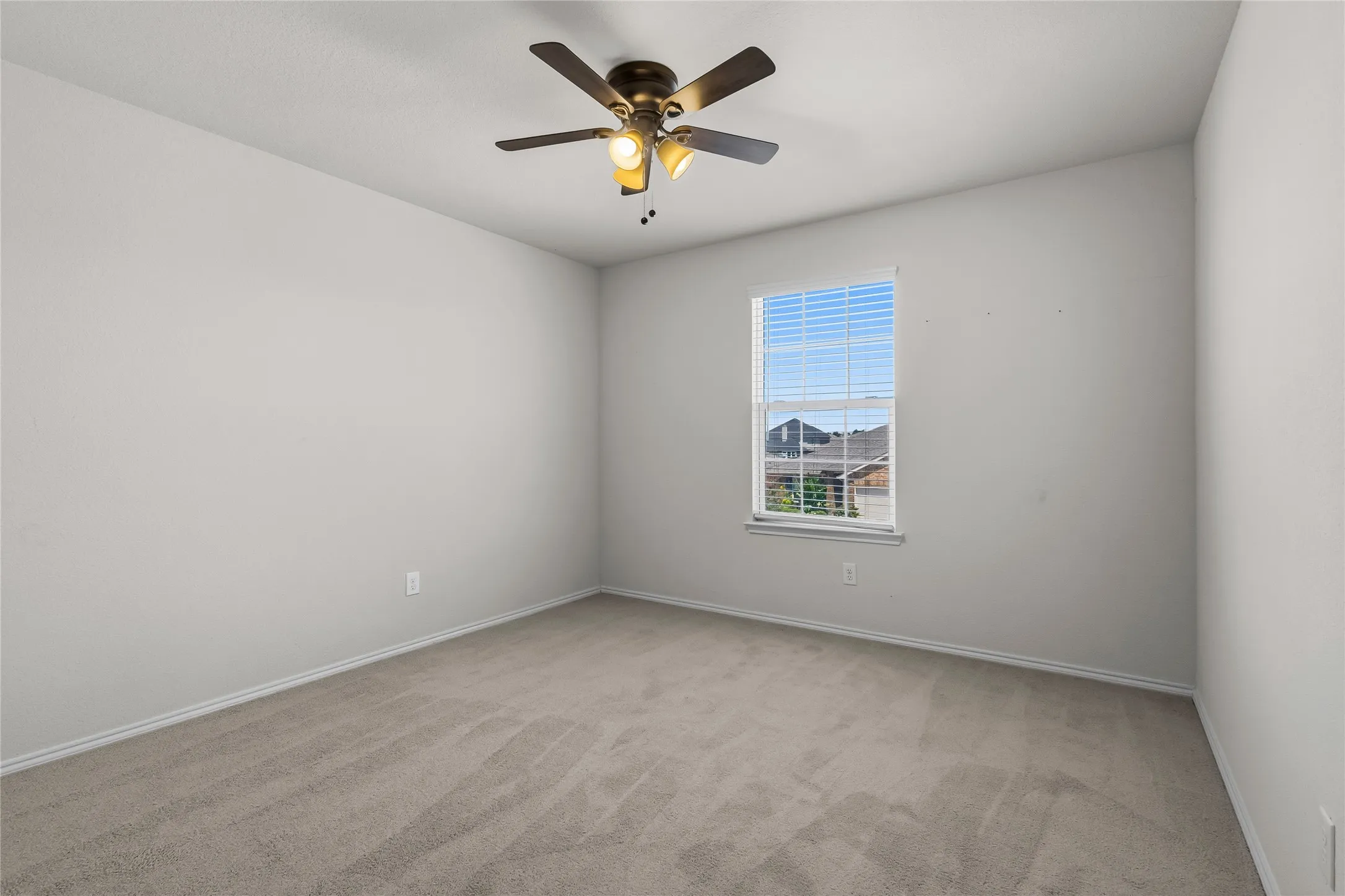 Single Family Residence For Sale in Kaufman County , 1009 Norias Drive, Forney, Texas 75126, 4 Bedroom, 3 Bathroom, 2 Garage spaces, 2,485 Sqft, built in 2019, mls#21349645, Real Estate Agent in Forney, Homes For Sale in Kaufman county, Homes For Sale in Forney, Realtor in Forney Texas, Real Estate Brokerage Independent Realty Texas, Luminita Cordes Realtor