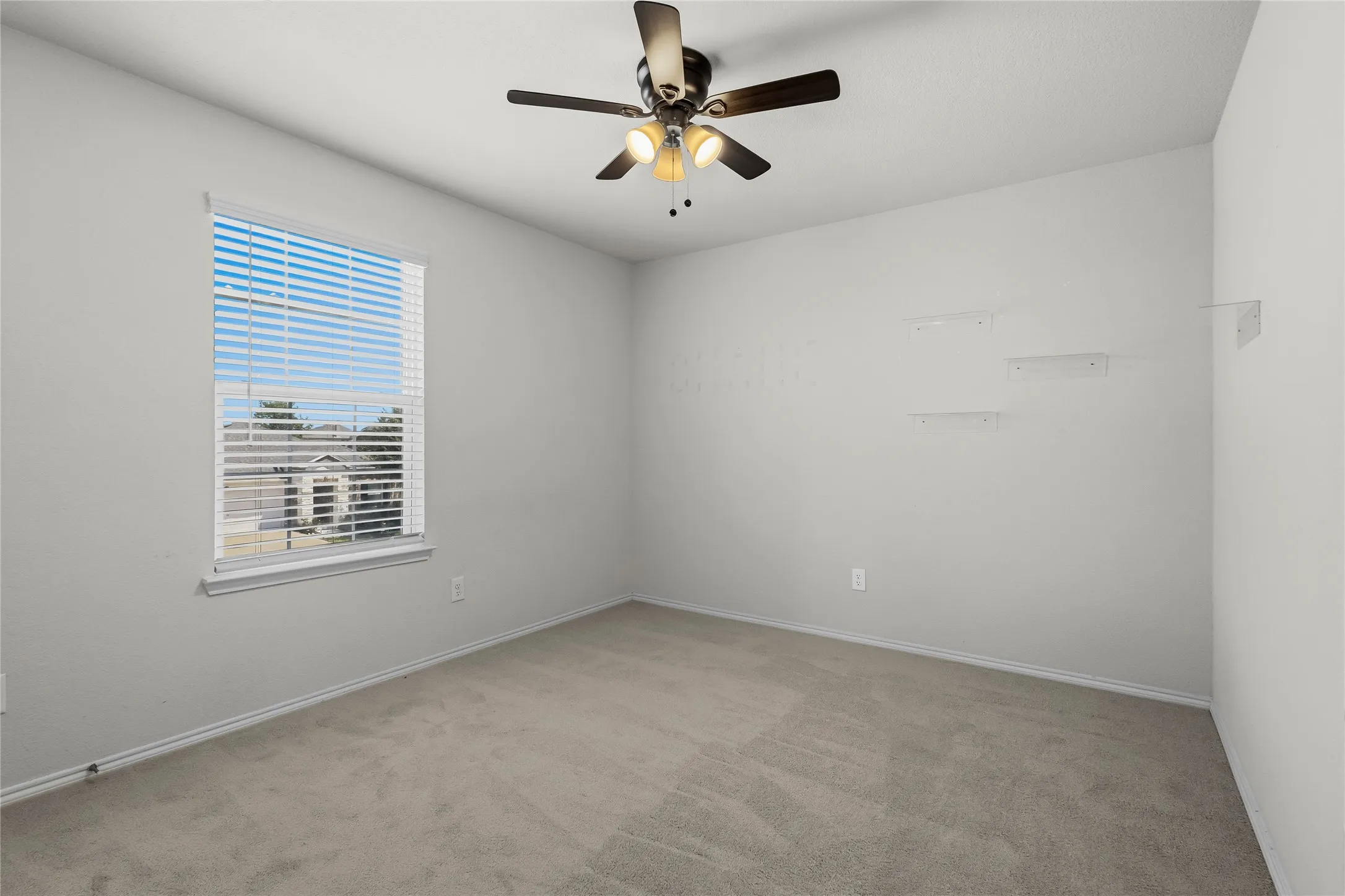 Single Family Residence For Sale in Kaufman County , 1009 Norias Drive, Forney, Texas 75126, 4 Bedroom, 3 Bathroom, 2 Garage spaces, 2,485 Sqft, built in 2019, mls#21349645, Real Estate Agent in Forney, Homes For Sale in Kaufman county, Homes For Sale in Forney, Realtor in Forney Texas, Real Estate Brokerage Independent Realty Texas, Luminita Cordes Realtor