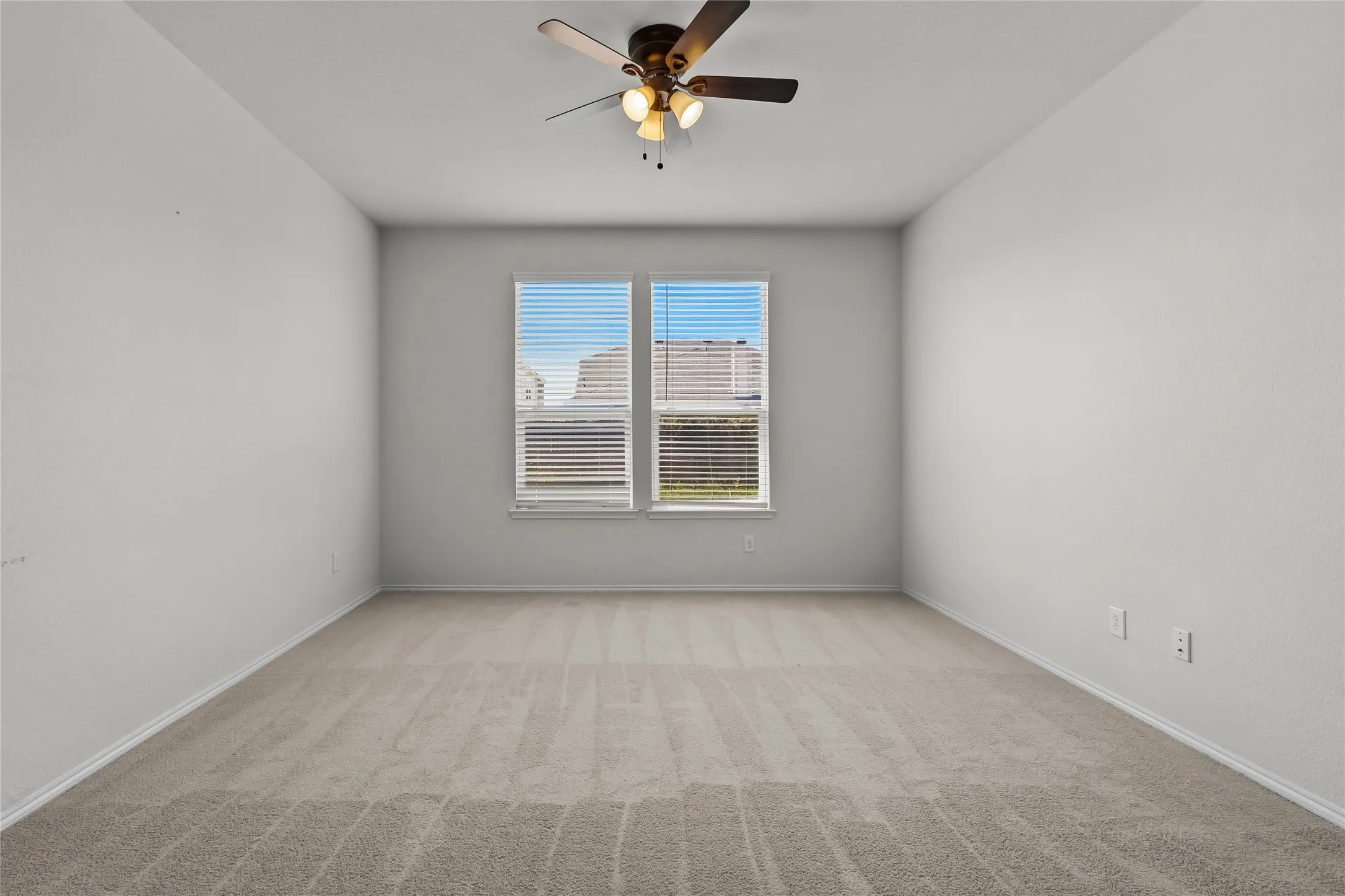 Single Family Residence For Sale in Kaufman County , 1009 Norias Drive, Forney, Texas 75126, 4 Bedroom, 3 Bathroom, 2 Garage spaces, 2,485 Sqft, built in 2019, mls#21349645, Real Estate Agent in Forney, Homes For Sale in Kaufman county, Homes For Sale in Forney, Realtor in Forney Texas, Real Estate Brokerage Independent Realty Texas, Luminita Cordes Realtor