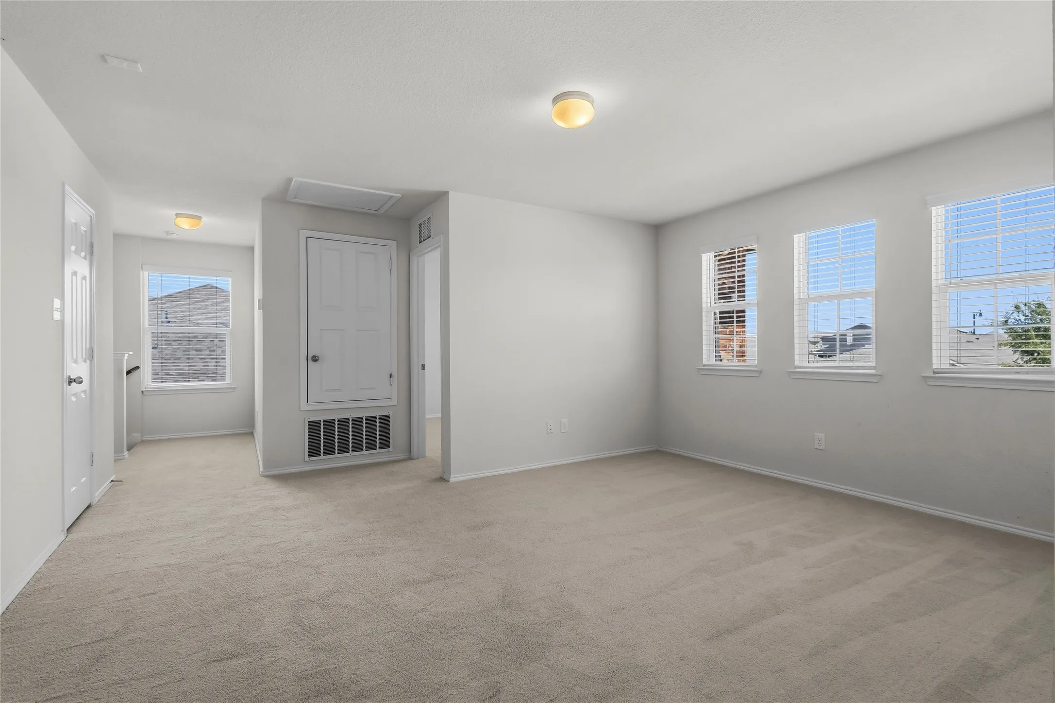 Single Family Residence For Sale in Kaufman County , 1009 Norias Drive, Forney, Texas 75126, 4 Bedroom, 3 Bathroom, 2 Garage spaces, 2,485 Sqft, built in 2019, mls#21349645, Real Estate Agent in Forney, Homes For Sale in Kaufman county, Homes For Sale in Forney, Realtor in Forney Texas, Real Estate Brokerage Independent Realty Texas, Luminita Cordes Realtor