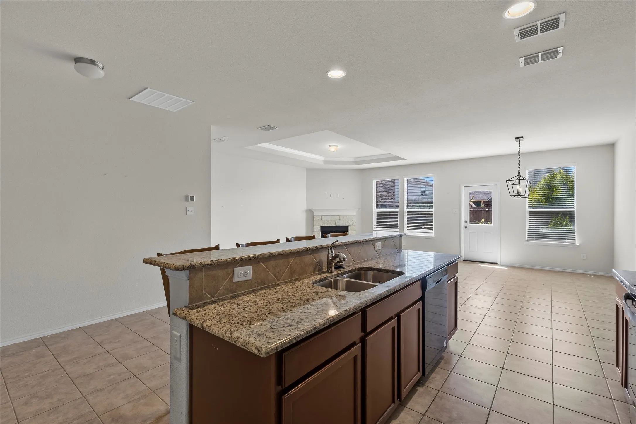 Single Family Residence For Sale in Kaufman County , 1009 Norias Drive, Forney, Texas 75126, 4 Bedroom, 3 Bathroom, 2 Garage spaces, 2,485 Sqft, built in 2019, mls#21349645, Real Estate Agent in Forney, Homes For Sale in Kaufman county, Homes For Sale in Forney, Realtor in Forney Texas, Real Estate Brokerage Independent Realty Texas, Luminita Cordes Realtor