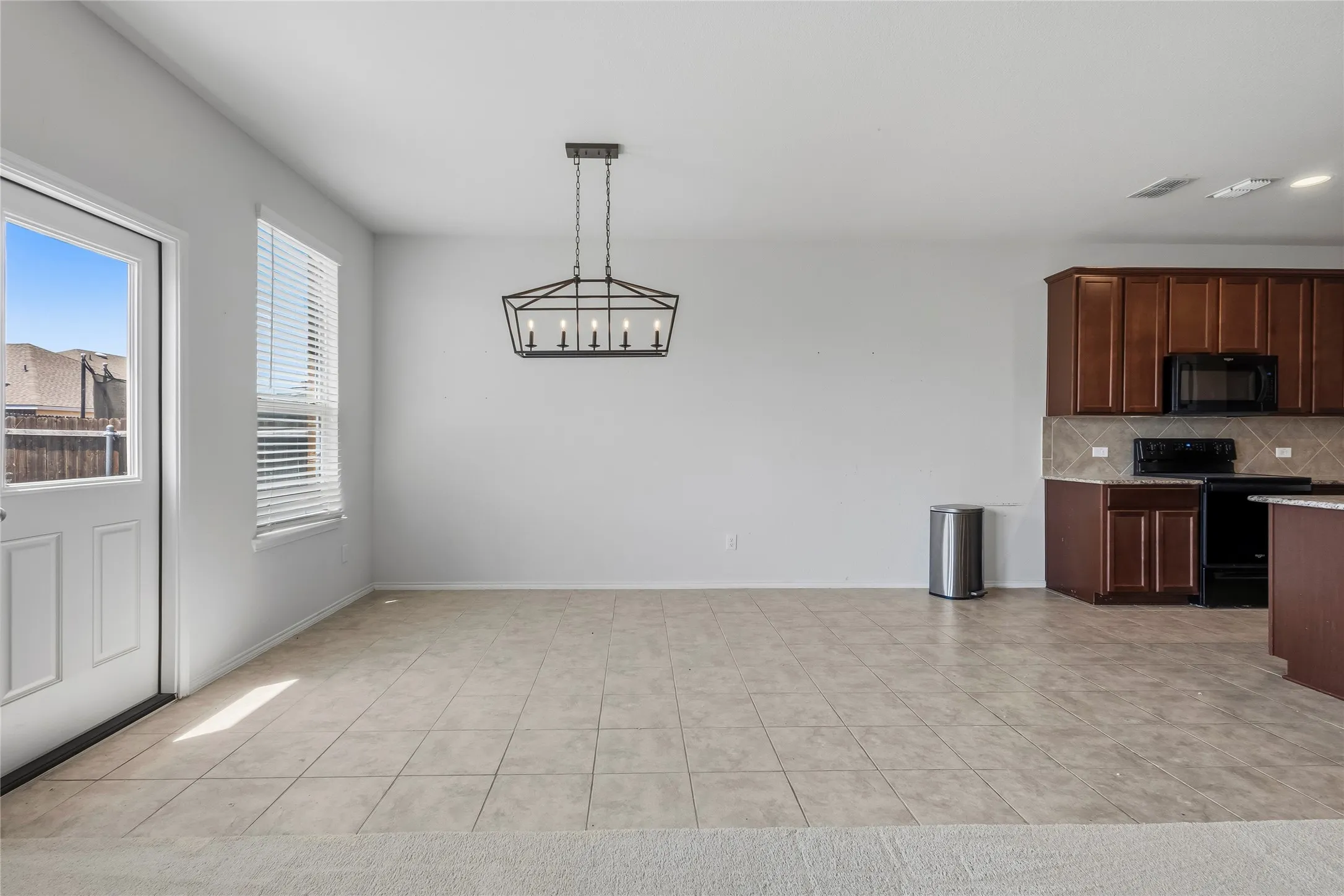 Single Family Residence For Sale in Kaufman County , 1009 Norias Drive, Forney, Texas 75126, 4 Bedroom, 3 Bathroom, 2 Garage spaces, 2,485 Sqft, built in 2019, mls#21349645, Real Estate Agent in Forney, Homes For Sale in Kaufman county, Homes For Sale in Forney, Realtor in Forney Texas, Real Estate Brokerage Independent Realty Texas, Luminita Cordes Realtor