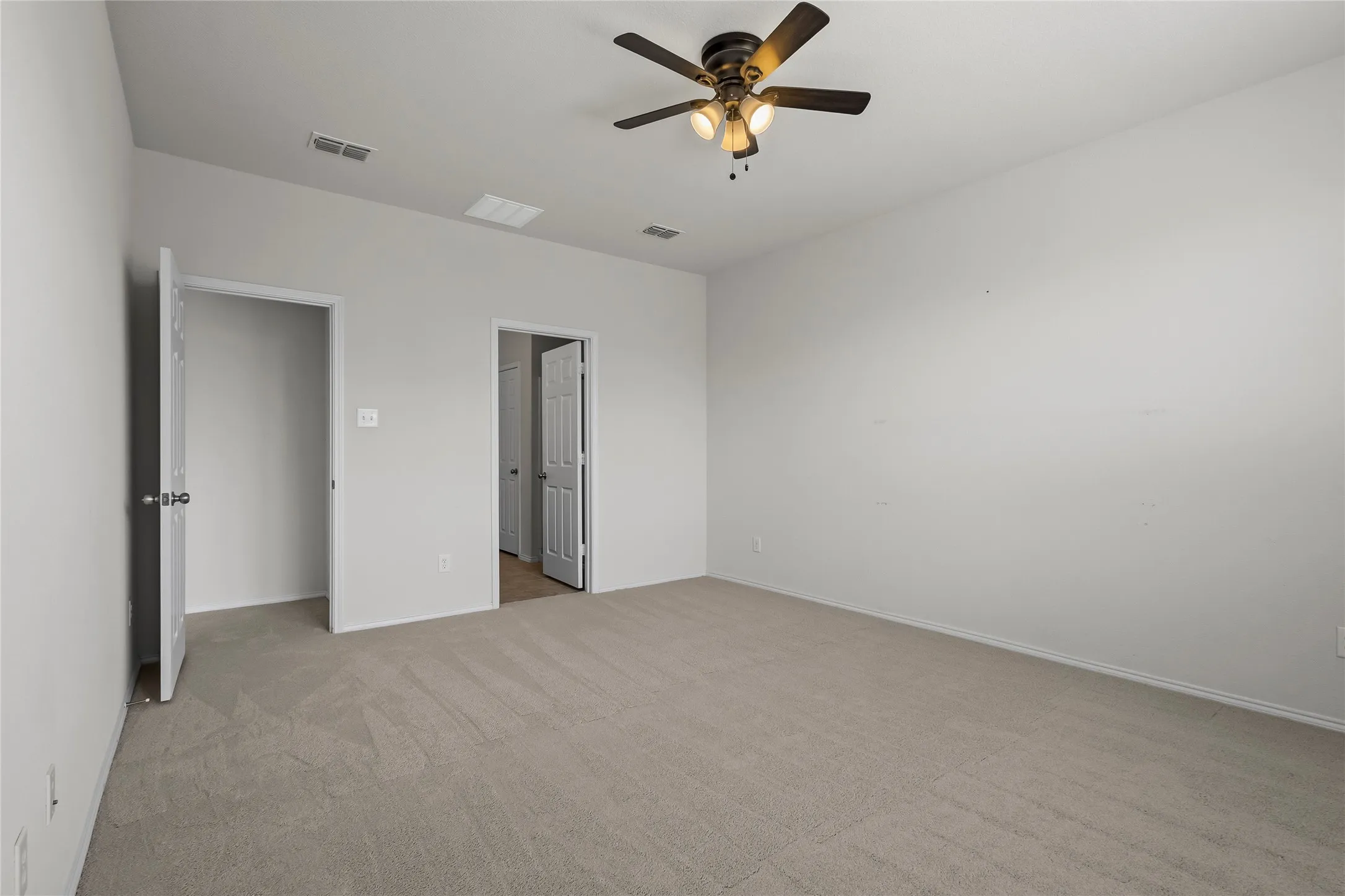 Single Family Residence For Sale in Kaufman County , 1009 Norias Drive, Forney, Texas 75126, 4 Bedroom, 3 Bathroom, 2 Garage spaces, 2,485 Sqft, built in 2019, mls#21349645, Real Estate Agent in Forney, Homes For Sale in Kaufman county, Homes For Sale in Forney, Realtor in Forney Texas, Real Estate Brokerage Independent Realty Texas, Luminita Cordes Realtor