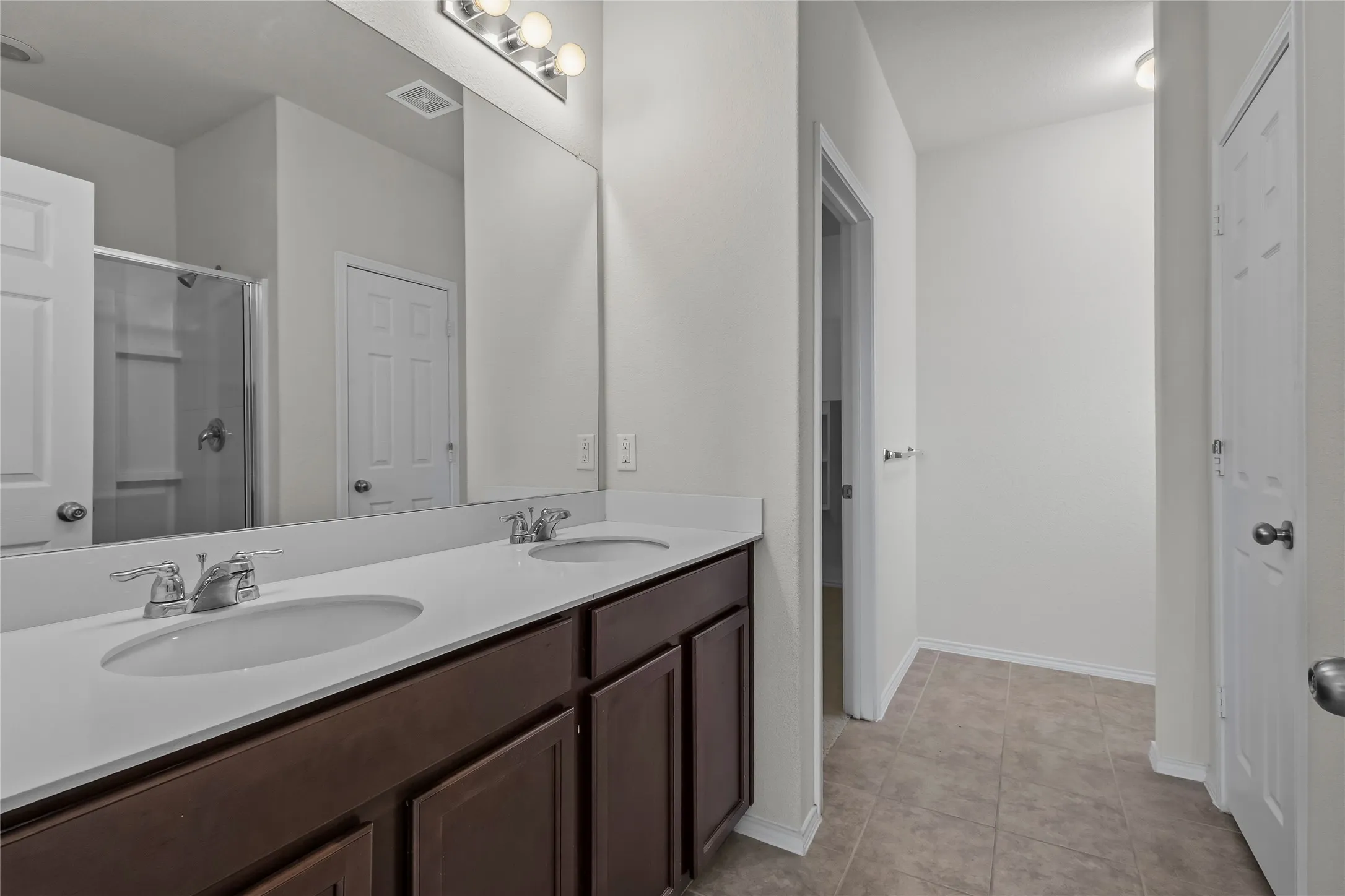 Single Family Residence For Sale in Kaufman County , 1009 Norias Drive, Forney, Texas 75126, 4 Bedroom, 3 Bathroom, 2 Garage spaces, 2,485 Sqft, built in 2019, mls#21349645, Real Estate Agent in Forney, Homes For Sale in Kaufman county, Homes For Sale in Forney, Realtor in Forney Texas, Real Estate Brokerage Independent Realty Texas, Luminita Cordes Realtor
