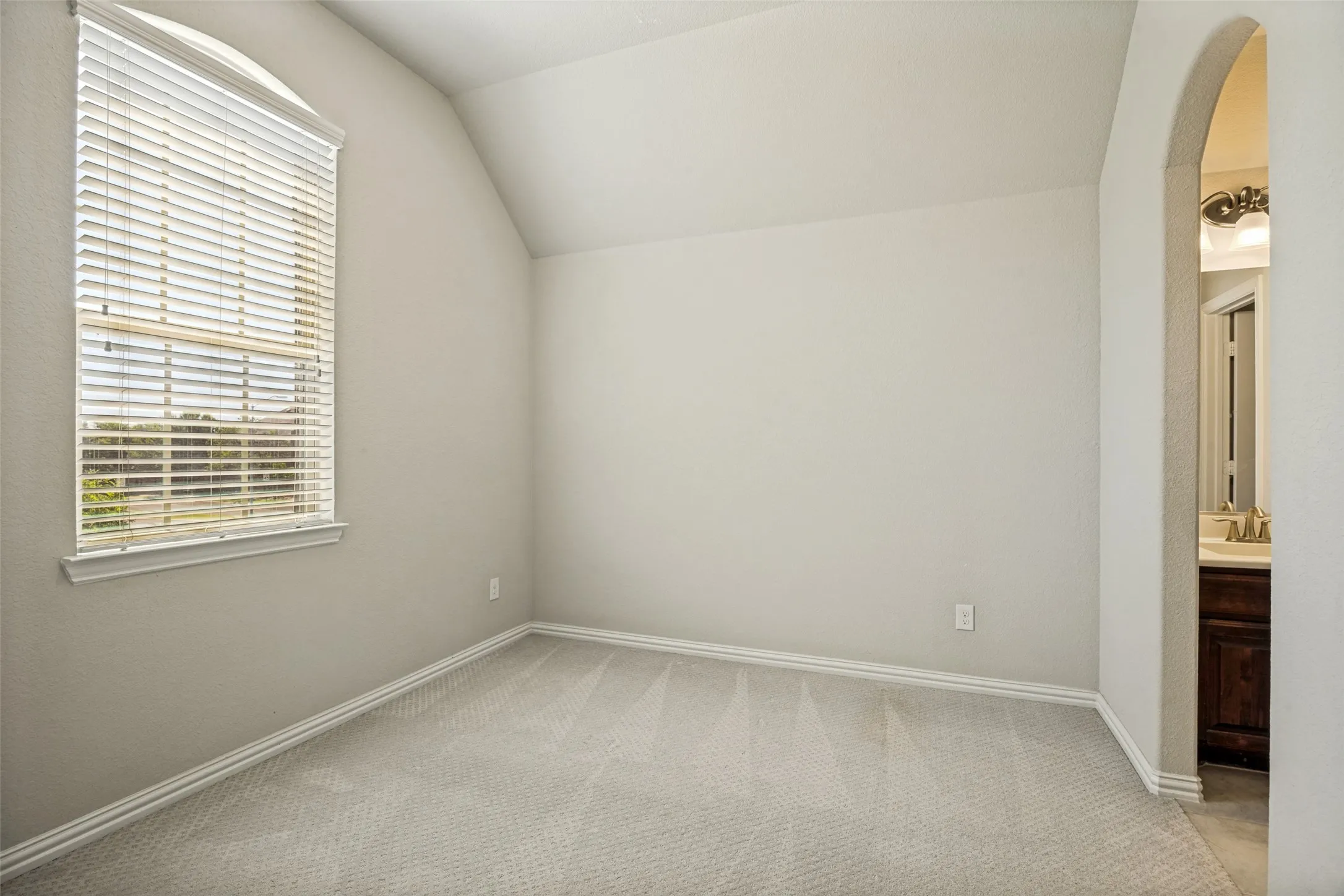 Single Family Residence For Rent in Collin County , 801 Feathering Way, Plano, Texas 75074, 4 Bedroom, 4 Bathroom, 2 Garage spaces, 3,018 Sqft, built in 2017, mls#21372863, Real Estate Agent in Plano, Homes For Rent in Collin county, Homes For Rent in Plano, Realtor in Plano Texas, Real Estate Brokerage Independent Realty Texas, Luminita Cordes Realtor