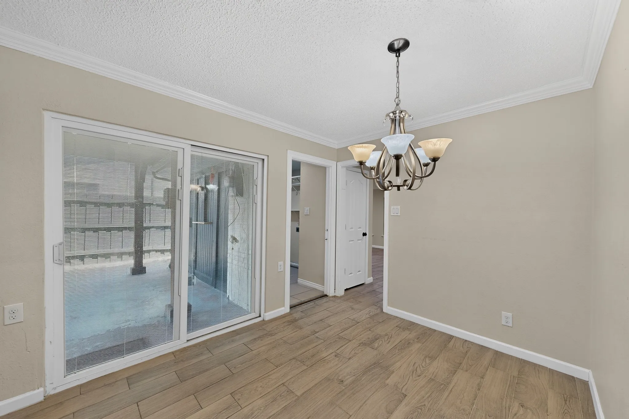 Single Family Residence For Sale in Dallas County , 2441 Lakeshore Drive, Grand Prairie, Texas 75051, 3 Bedroom, 2 Bathroom, Garage spaces, 1,303 Sqft, built in 1971, mls#21371049, Real Estate Agent in Grand Prairie, Homes For Sale in Dallas county, Homes For Sale in Grand Prairie, Realtor in Grand Prairie Texas, Real Estate Brokerage Independent Realty Texas, Luminita Cordes Realtor