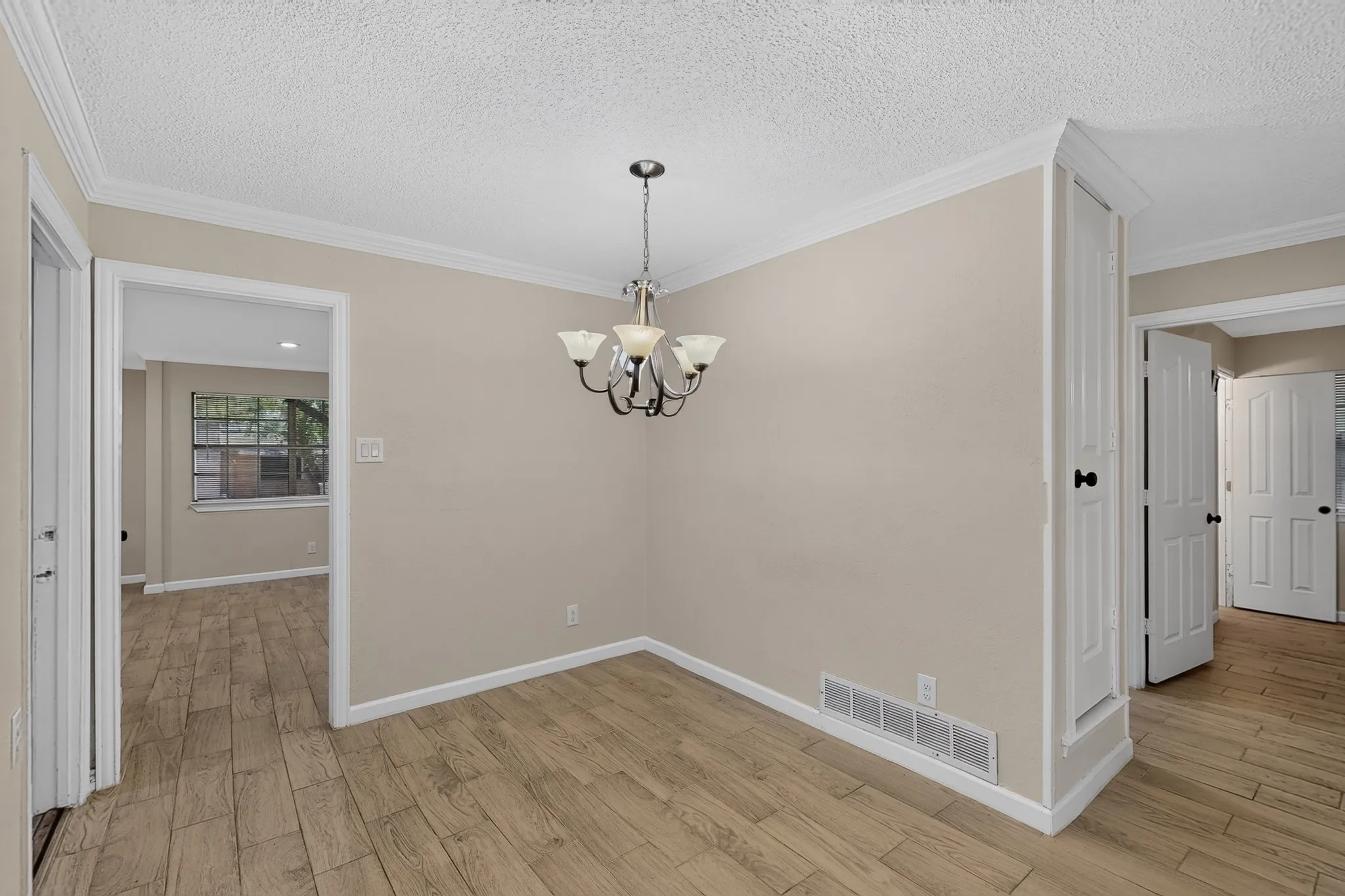 Single Family Residence For Sale in Dallas County , 2441 Lakeshore Drive, Grand Prairie, Texas 75051, 3 Bedroom, 2 Bathroom, Garage spaces, 1,303 Sqft, built in 1971, mls#21371049, Real Estate Agent in Grand Prairie, Homes For Sale in Dallas county, Homes For Sale in Grand Prairie, Realtor in Grand Prairie Texas, Real Estate Brokerage Independent Realty Texas, Luminita Cordes Realtor