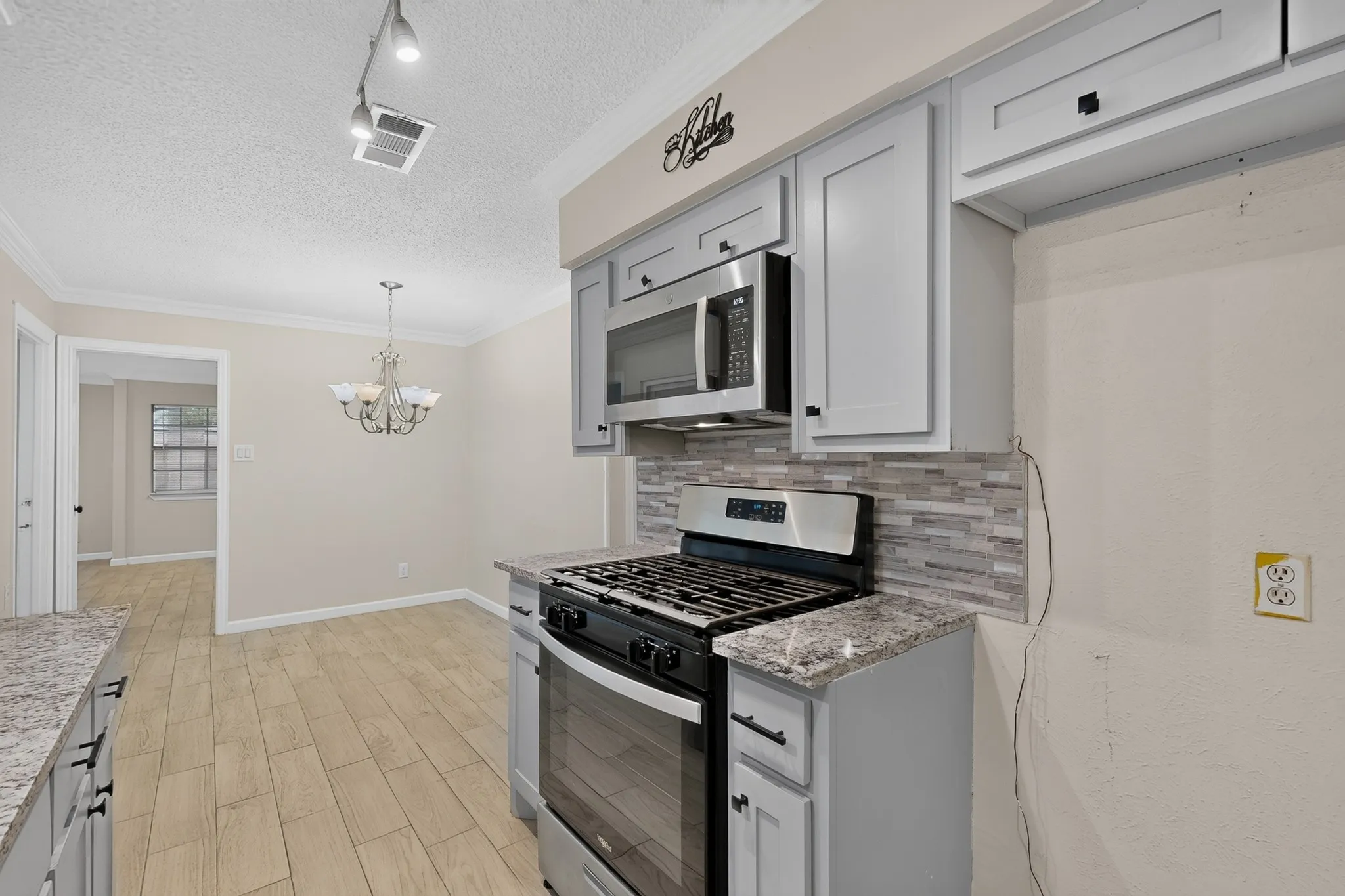 Single Family Residence For Sale in Dallas County , 2441 Lakeshore Drive, Grand Prairie, Texas 75051, 3 Bedroom, 2 Bathroom, Garage spaces, 1,303 Sqft, built in 1971, mls#21371049, Real Estate Agent in Grand Prairie, Homes For Sale in Dallas county, Homes For Sale in Grand Prairie, Realtor in Grand Prairie Texas, Real Estate Brokerage Independent Realty Texas, Luminita Cordes Realtor