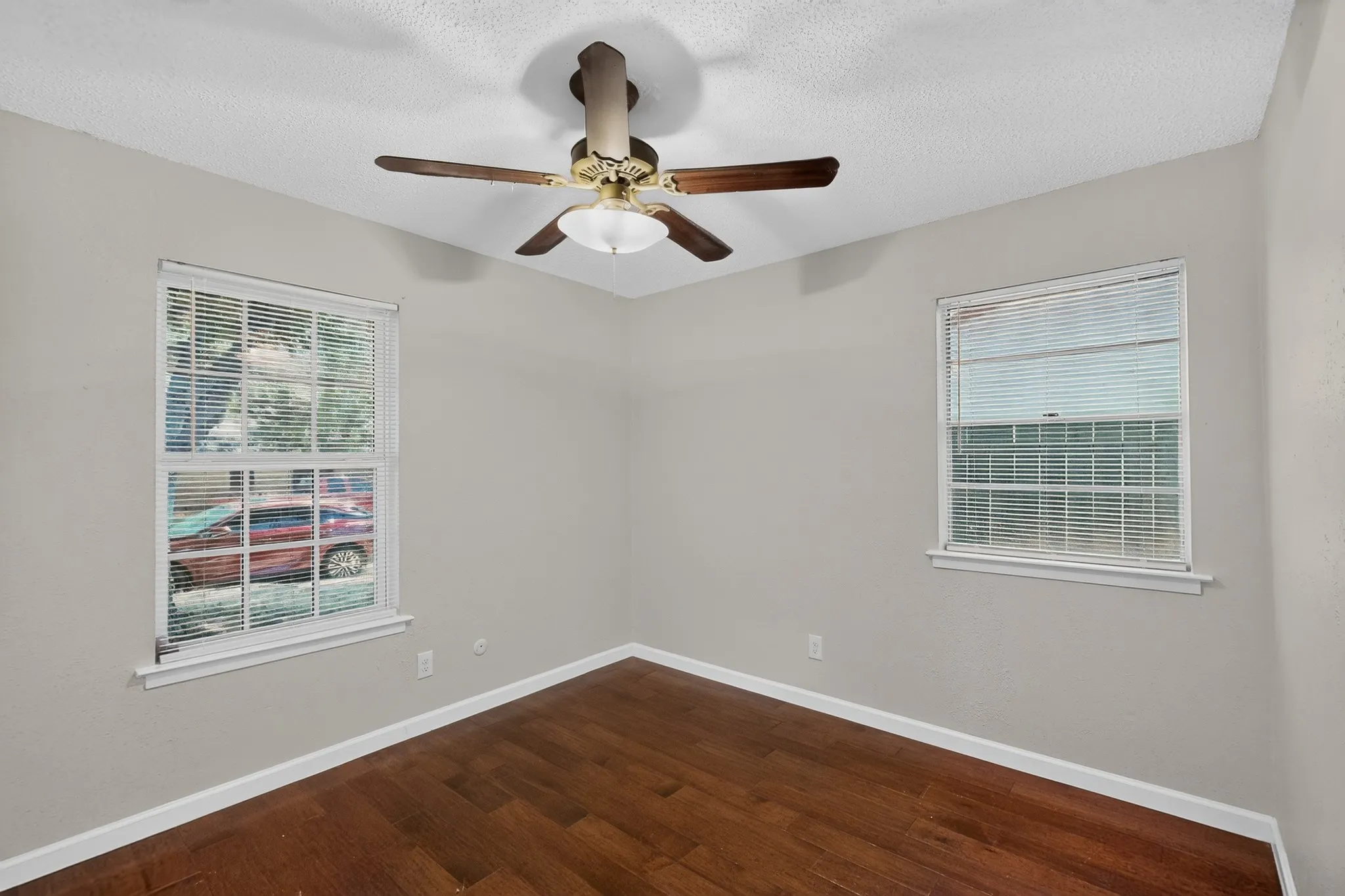 Single Family Residence For Sale in Dallas County , 2441 Lakeshore Drive, Grand Prairie, Texas 75051, 3 Bedroom, 2 Bathroom, Garage spaces, 1,303 Sqft, built in 1971, mls#21371049, Real Estate Agent in Grand Prairie, Homes For Sale in Dallas county, Homes For Sale in Grand Prairie, Realtor in Grand Prairie Texas, Real Estate Brokerage Independent Realty Texas, Luminita Cordes Realtor