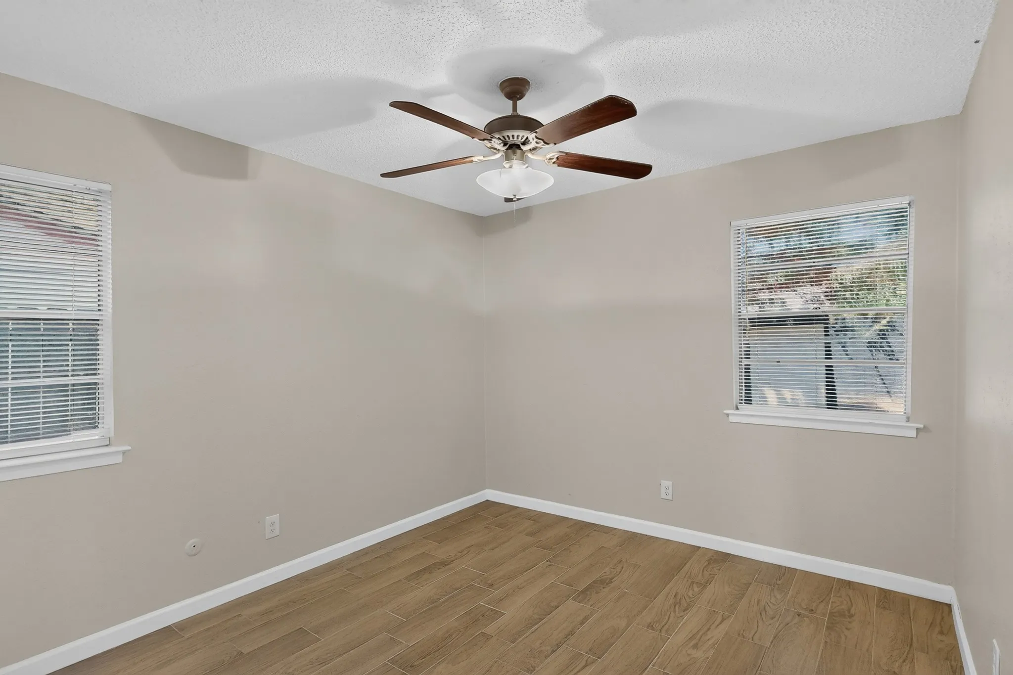 Single Family Residence For Sale in Dallas County , 2441 Lakeshore Drive, Grand Prairie, Texas 75051, 3 Bedroom, 2 Bathroom, Garage spaces, 1,303 Sqft, built in 1971, mls#21371049, Real Estate Agent in Grand Prairie, Homes For Sale in Dallas county, Homes For Sale in Grand Prairie, Realtor in Grand Prairie Texas, Real Estate Brokerage Independent Realty Texas, Luminita Cordes Realtor