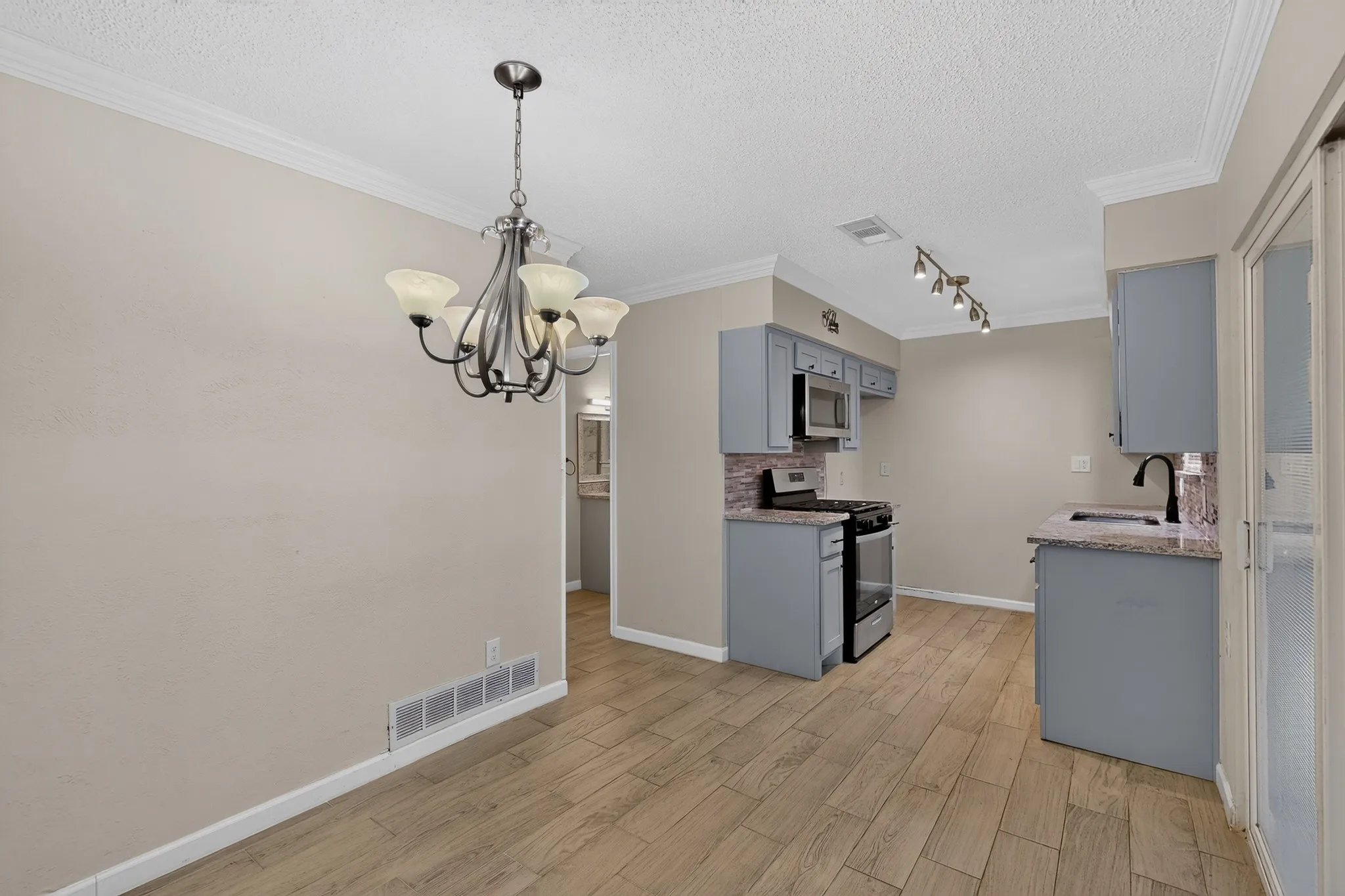 Single Family Residence For Sale in Dallas County , 2441 Lakeshore Drive, Grand Prairie, Texas 75051, 3 Bedroom, 2 Bathroom, Garage spaces, 1,303 Sqft, built in 1971, mls#21371049, Real Estate Agent in Grand Prairie, Homes For Sale in Dallas county, Homes For Sale in Grand Prairie, Realtor in Grand Prairie Texas, Real Estate Brokerage Independent Realty Texas, Luminita Cordes Realtor