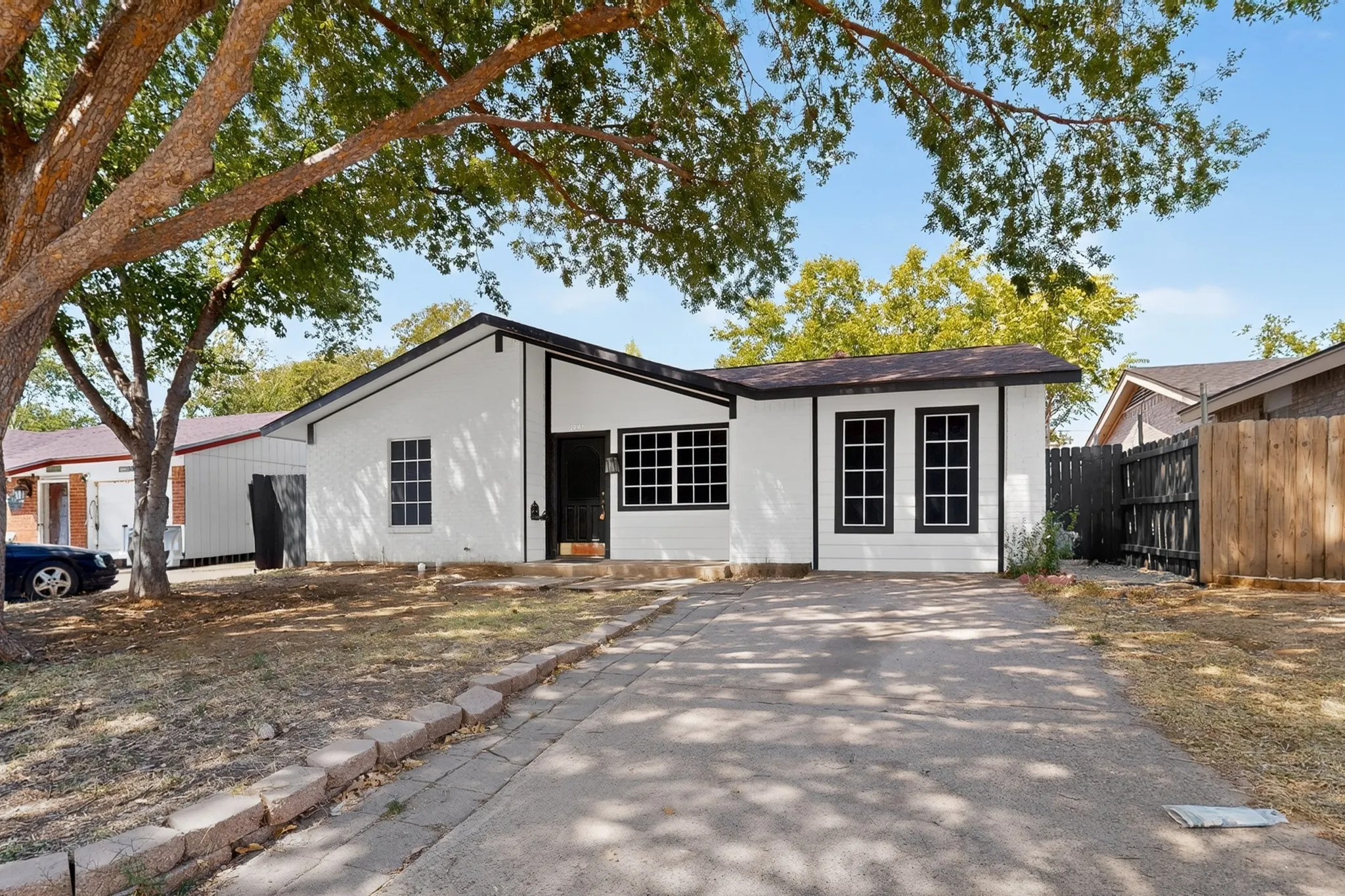 Single Family Residence For Sale in Dallas County , 2441 Lakeshore Drive, Grand Prairie, Texas 75051, 3 Bedroom, 2 Bathroom, Garage spaces, 1,303 Sqft, built in 1971, mls#21371049, Real Estate Agent in Grand Prairie, Homes For Sale in Dallas county, Homes For Sale in Grand Prairie, Realtor in Grand Prairie Texas, Real Estate Brokerage Independent Realty Texas, Luminita Cordes Realtor