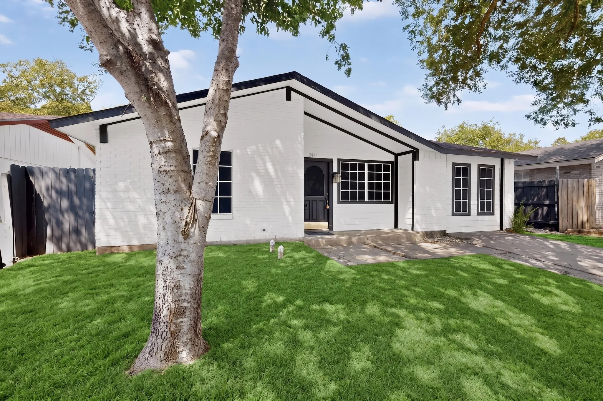 Single Family Residence For Sale in Dallas County , 2441 Lakeshore Drive, Grand Prairie, Texas 75051, 3 Bedroom, 2 Bathroom, Garage spaces, 1,303 Sqft, built in 1971, mls#21371049, Real Estate Agent in Grand Prairie, Homes For Sale in Dallas county, Homes For Sale in Grand Prairie, Realtor in Grand Prairie Texas, Real Estate Brokerage Independent Realty Texas, Luminita Cordes Realtor