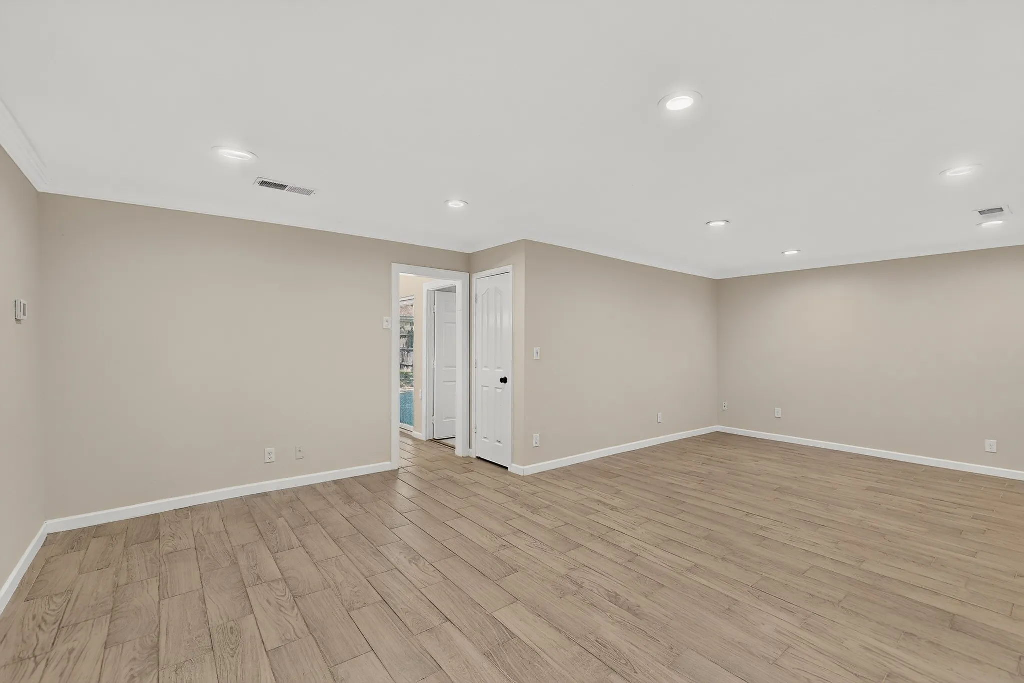 Single Family Residence For Sale in Dallas County , 2441 Lakeshore Drive, Grand Prairie, Texas 75051, 3 Bedroom, 2 Bathroom, Garage spaces, 1,303 Sqft, built in 1971, mls#21371049, Real Estate Agent in Grand Prairie, Homes For Sale in Dallas county, Homes For Sale in Grand Prairie, Realtor in Grand Prairie Texas, Real Estate Brokerage Independent Realty Texas, Luminita Cordes Realtor