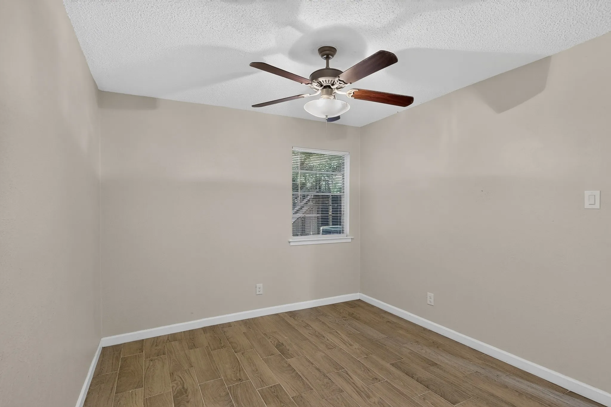 Single Family Residence For Sale in Dallas County , 2441 Lakeshore Drive, Grand Prairie, Texas 75051, 3 Bedroom, 2 Bathroom, Garage spaces, 1,303 Sqft, built in 1971, mls#21371049, Real Estate Agent in Grand Prairie, Homes For Sale in Dallas county, Homes For Sale in Grand Prairie, Realtor in Grand Prairie Texas, Real Estate Brokerage Independent Realty Texas, Luminita Cordes Realtor